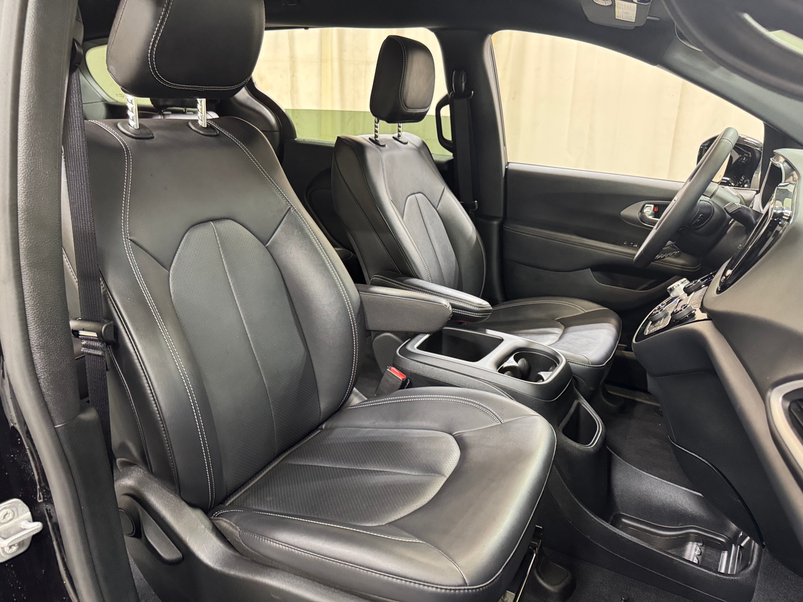 Thumbnail: 2025 Chrysler Pacifica - 2