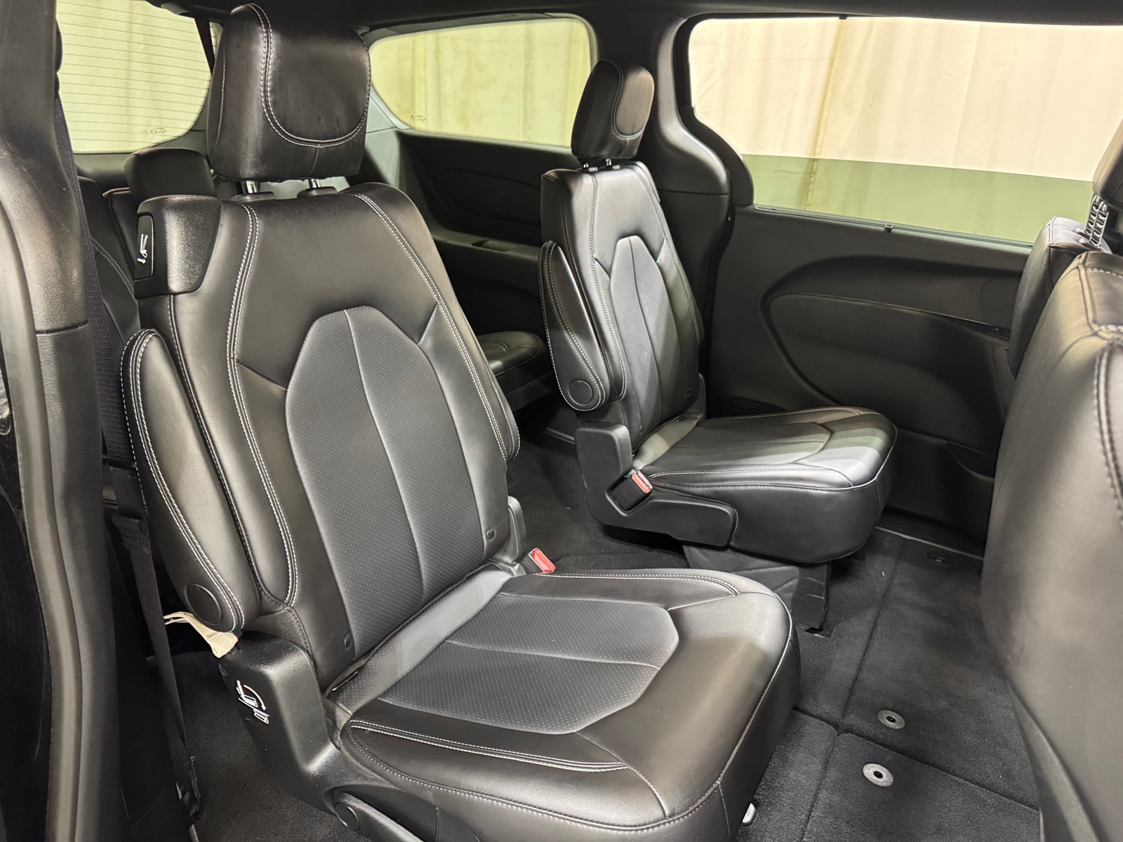 Thumbnail: 2025 Chrysler Pacifica - 6