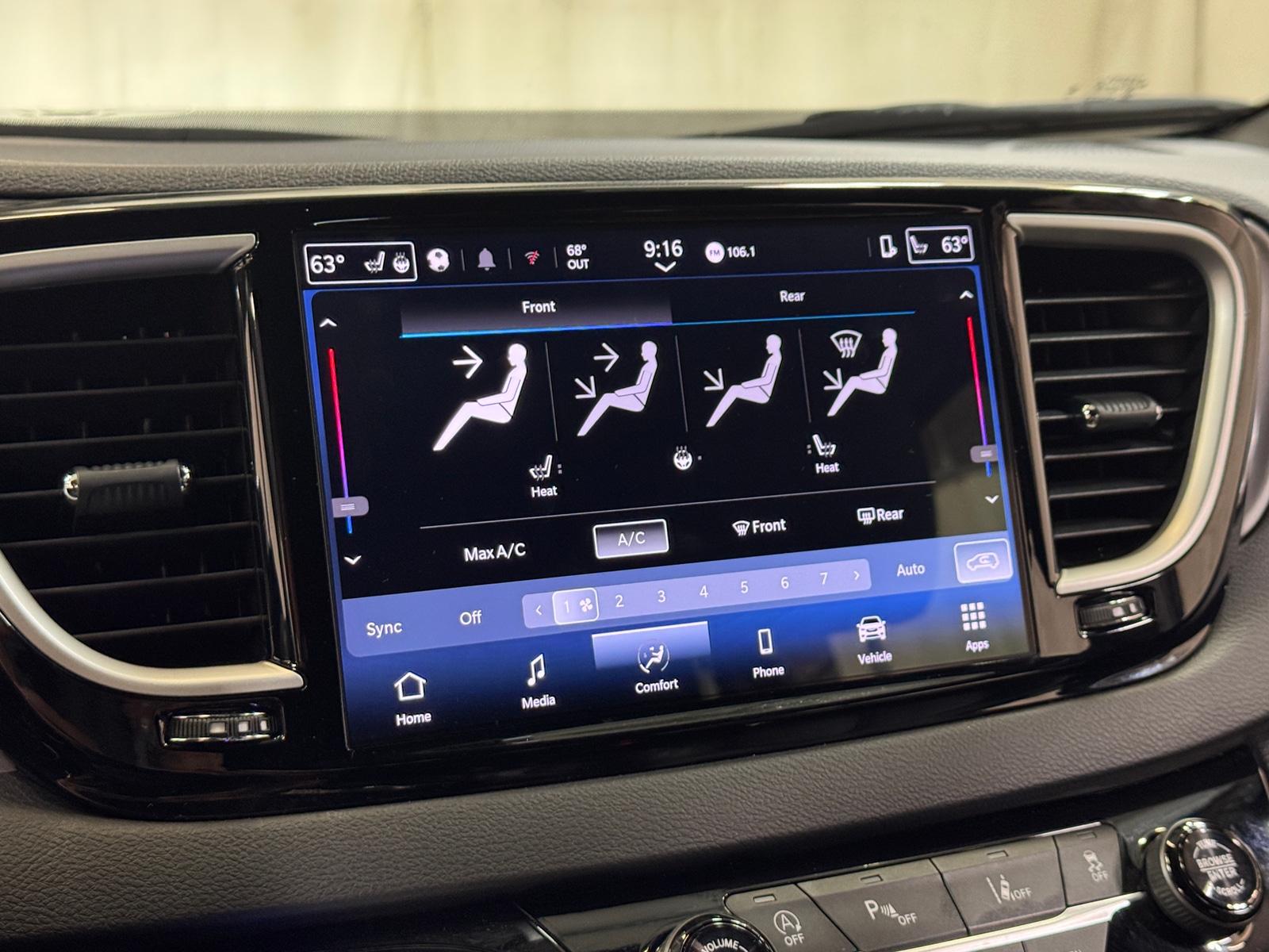 Thumbnail: 2025 Chrysler Pacifica - 4