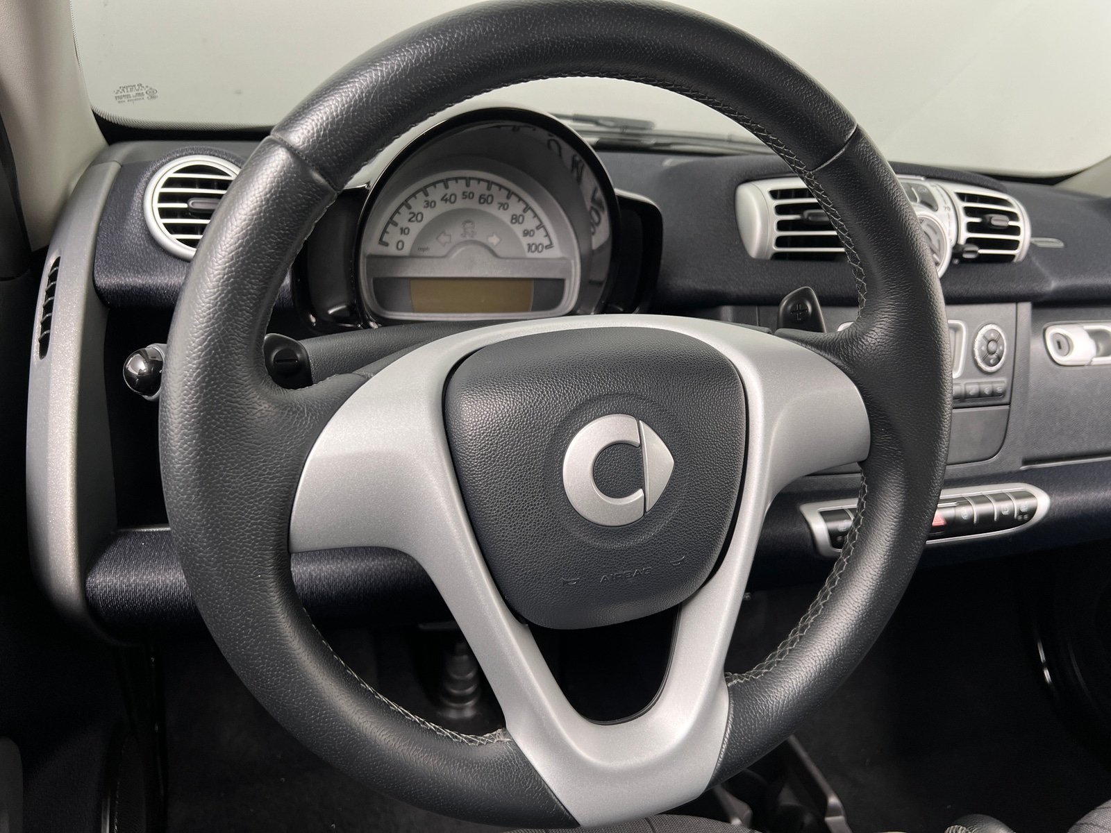 Thumbnail: 2012 smart fortwo - 5