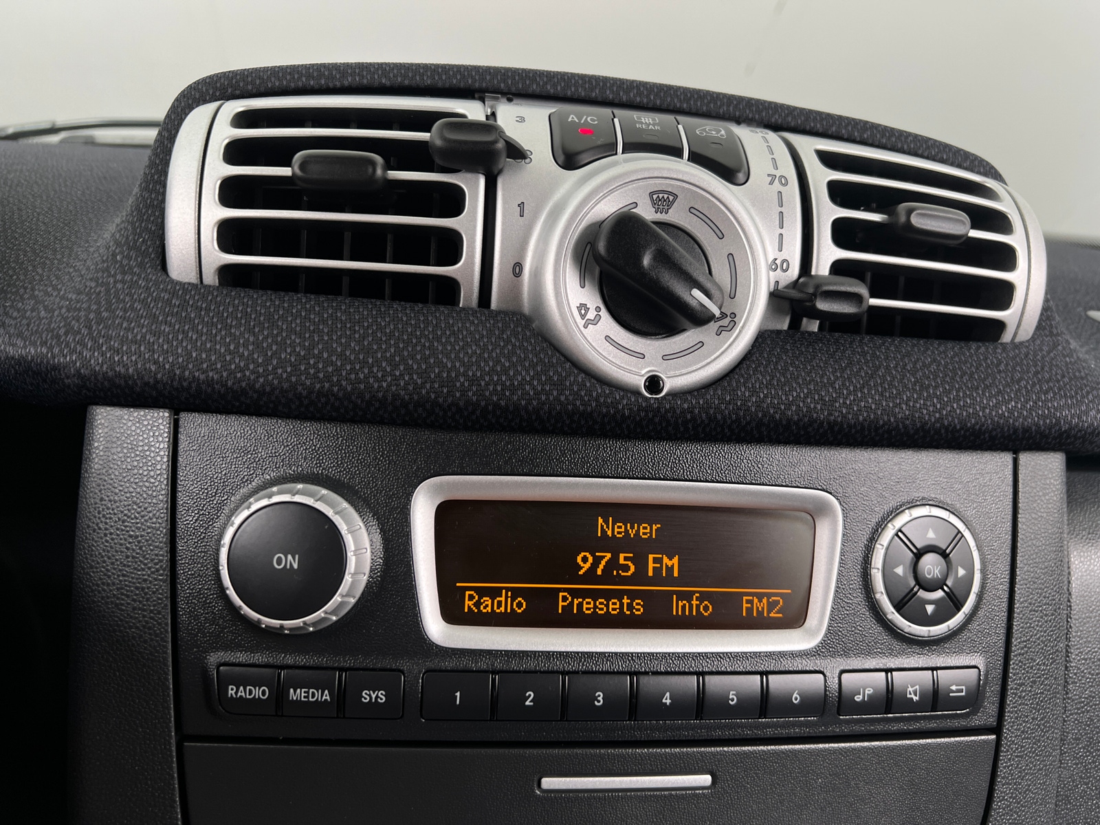 Thumbnail: 2012 smart fortwo - 4