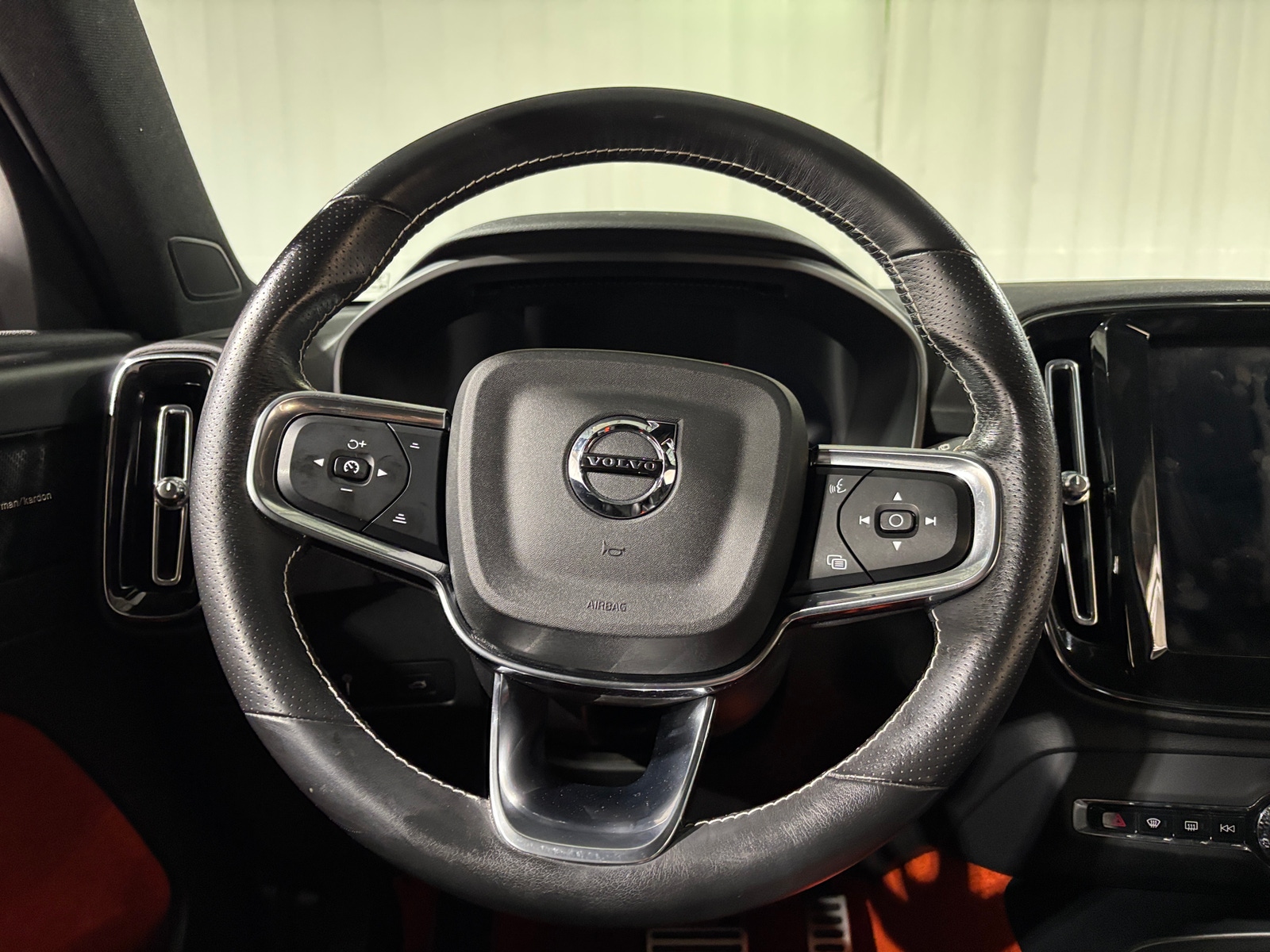 Thumbnail: 2021 Volvo XC40 - 4