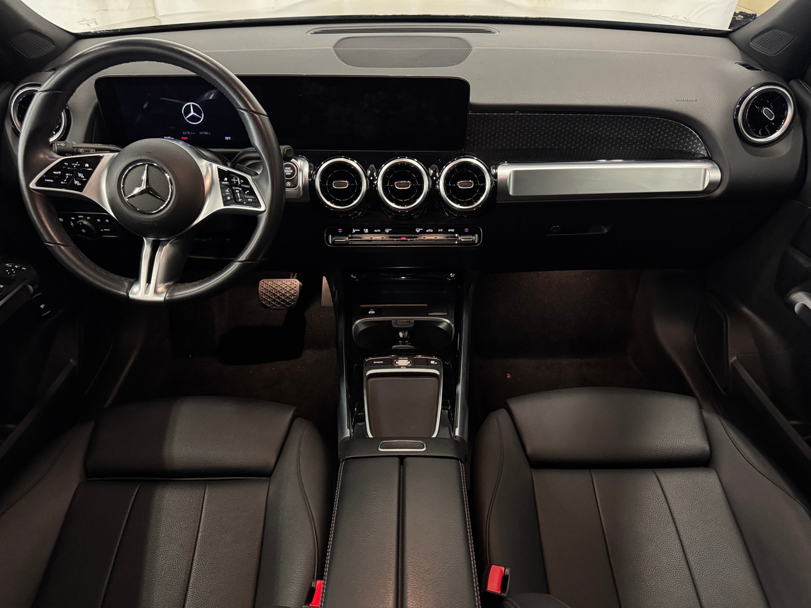 Thumbnail: 2025 Mercedes-Benz GLB - 2