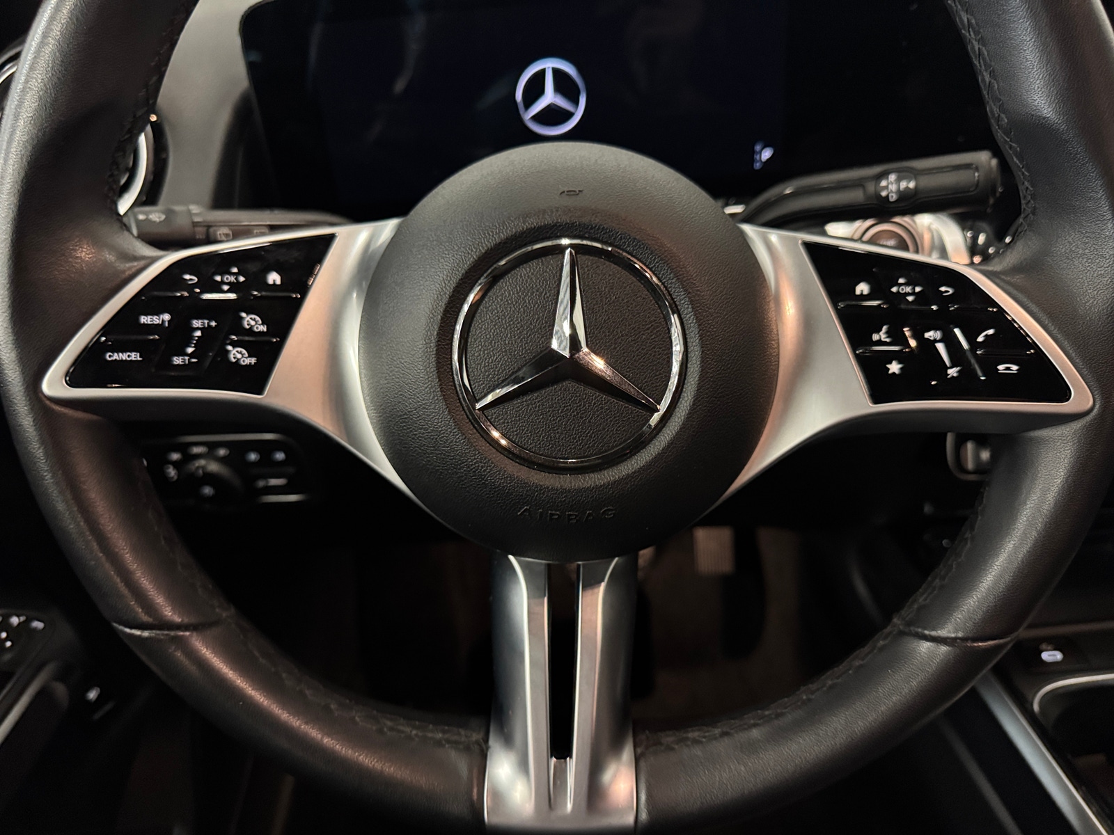 Thumbnail: 2025 Mercedes-Benz GLB - 4