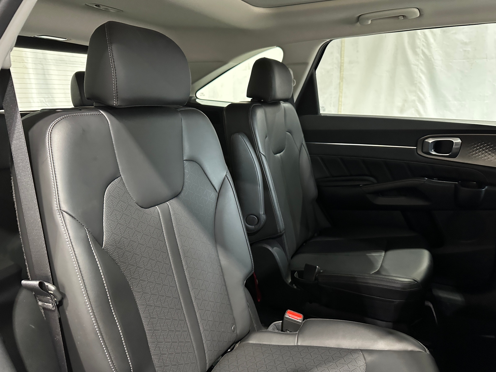 Thumbnail: 2023 Kia Sorento - 5