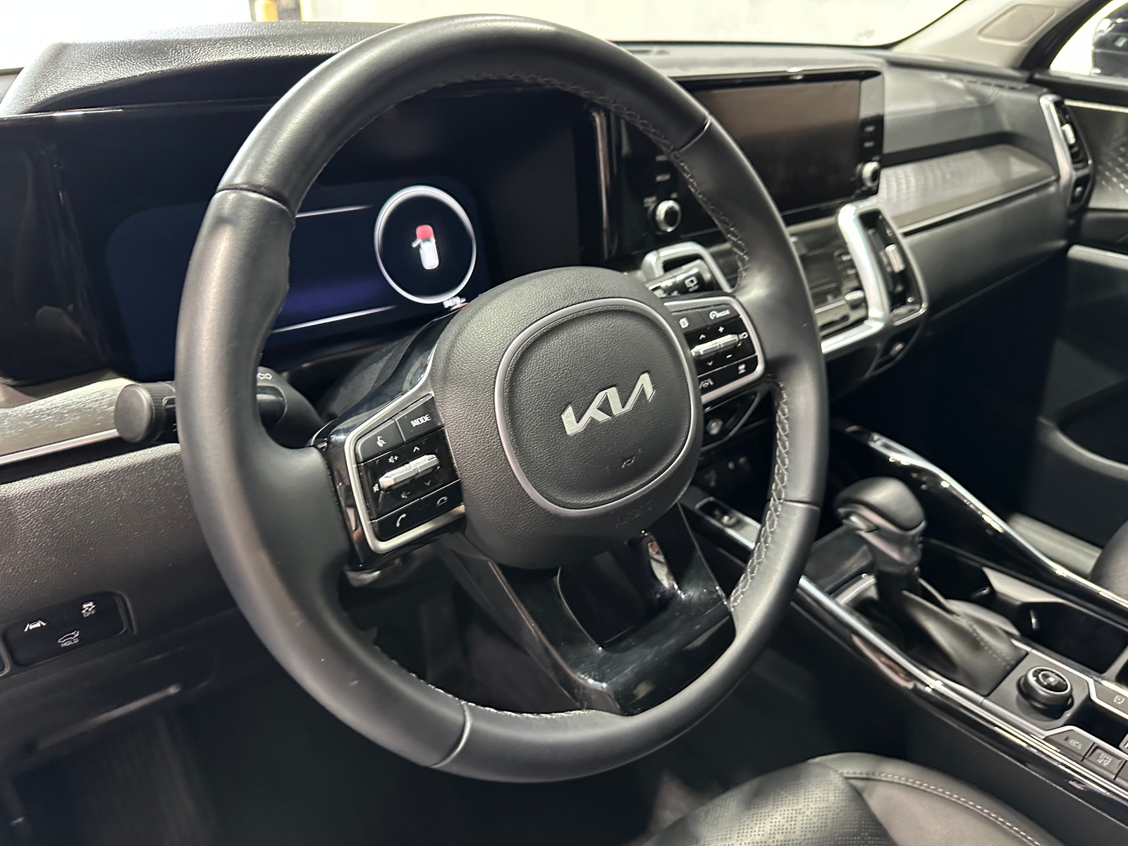 Thumbnail: 2023 Kia Sorento - 4