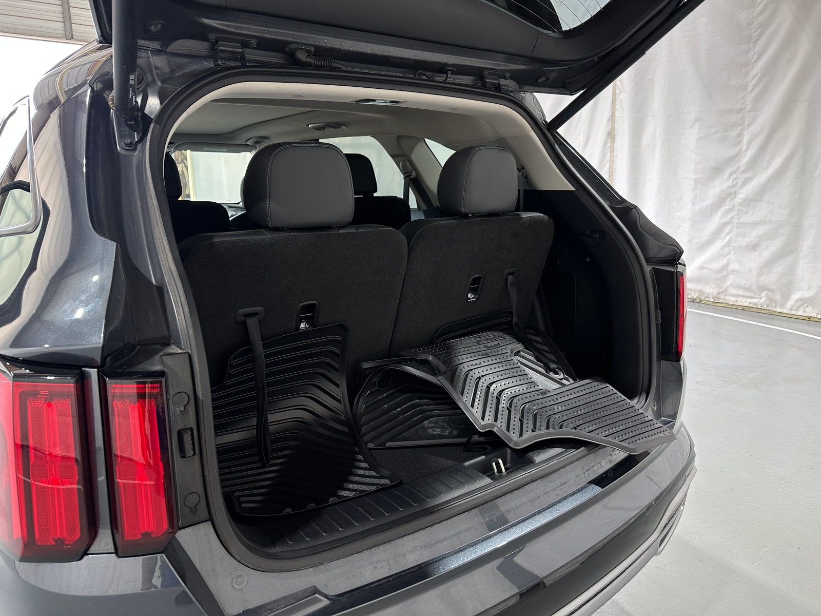 Thumbnail: 2023 Kia Sorento - 6