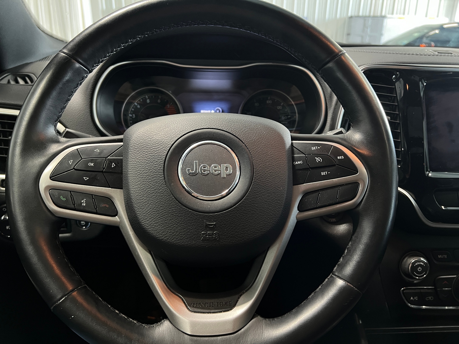 Thumbnail: 2019 Jeep Cherokee - 4