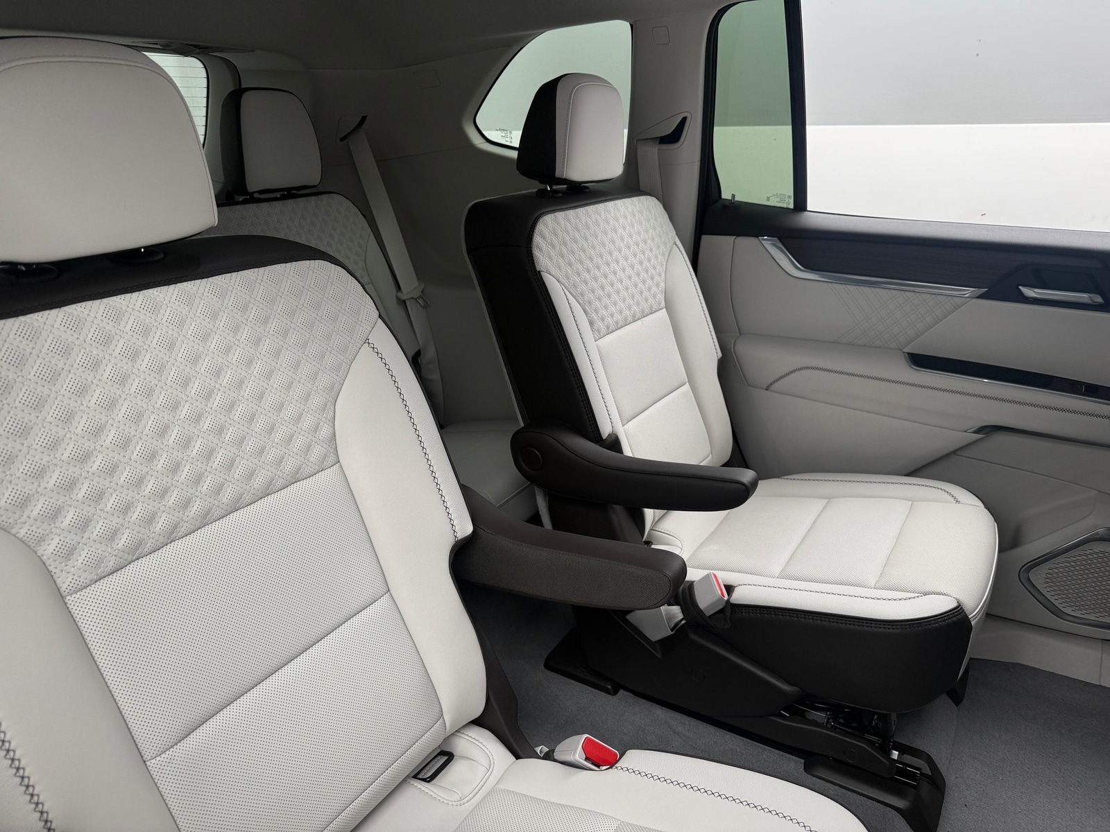 Thumbnail: 2024 GMC Acadia - 5