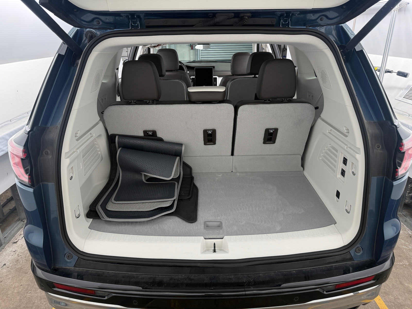 Thumbnail: 2024 GMC Acadia - 6