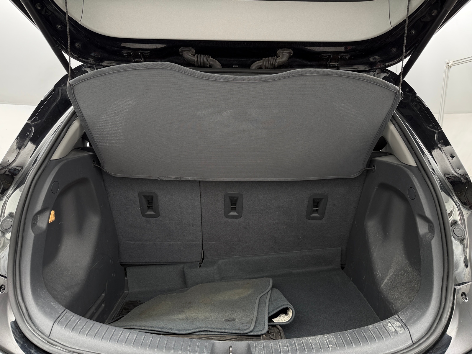 Thumbnail: 2018 Chevrolet Bolt EV - 7