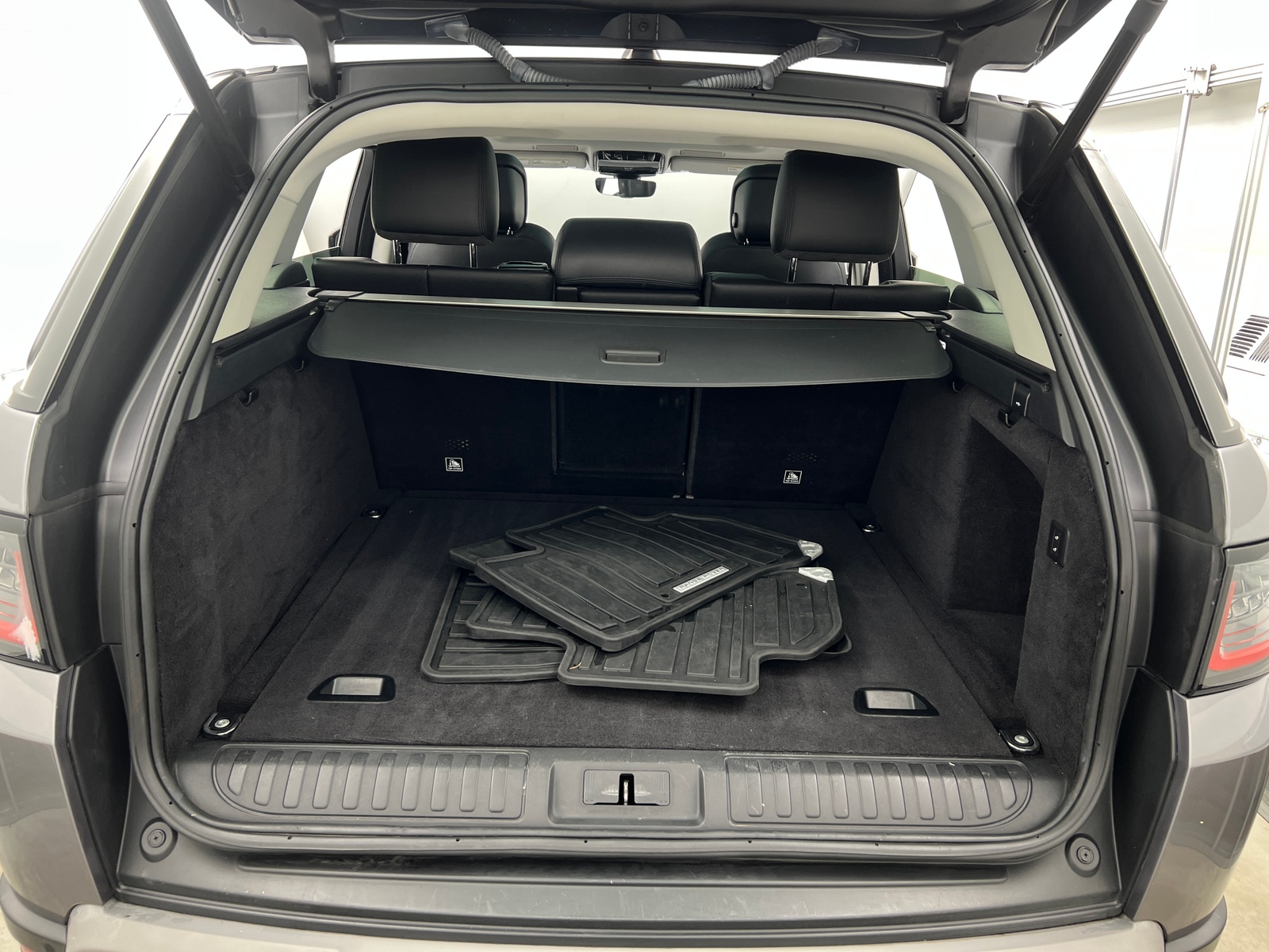 Thumbnail: 2020 Land Rover Range Rover Sport - 6