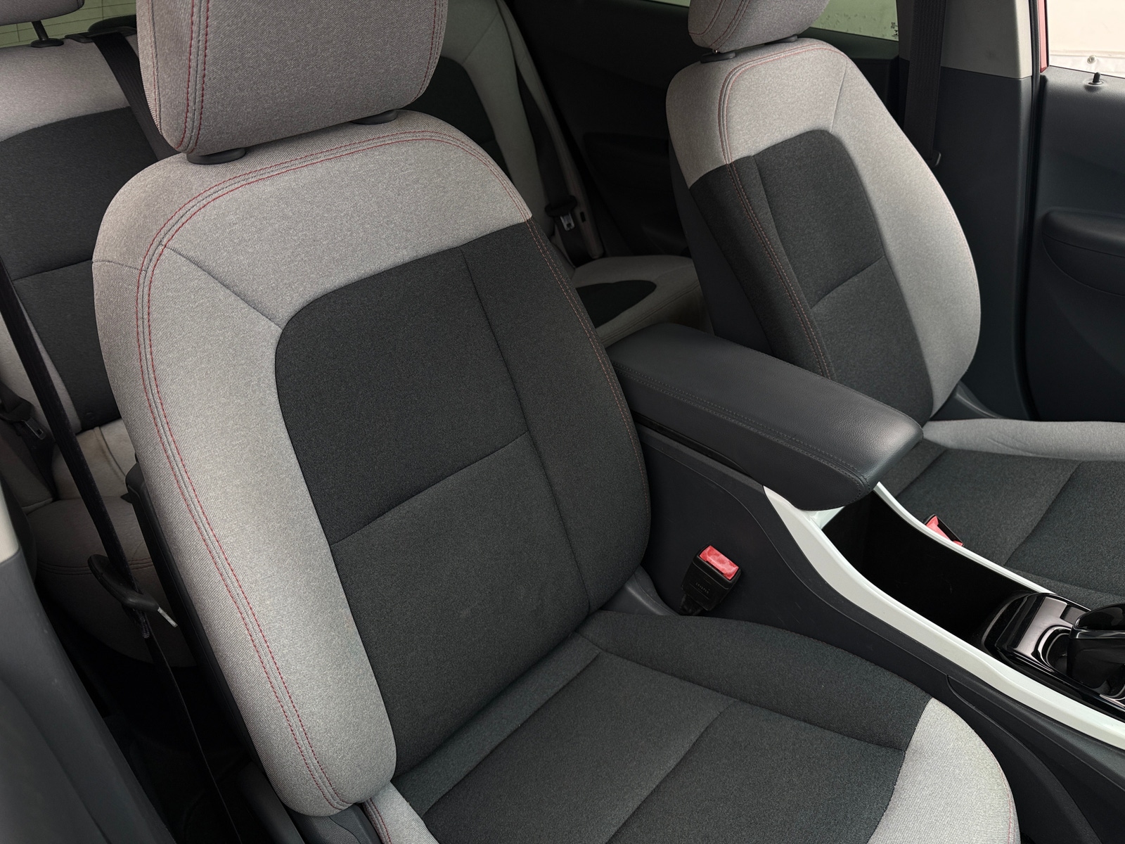 Thumbnail: 2017 Chevrolet Bolt EV - 2