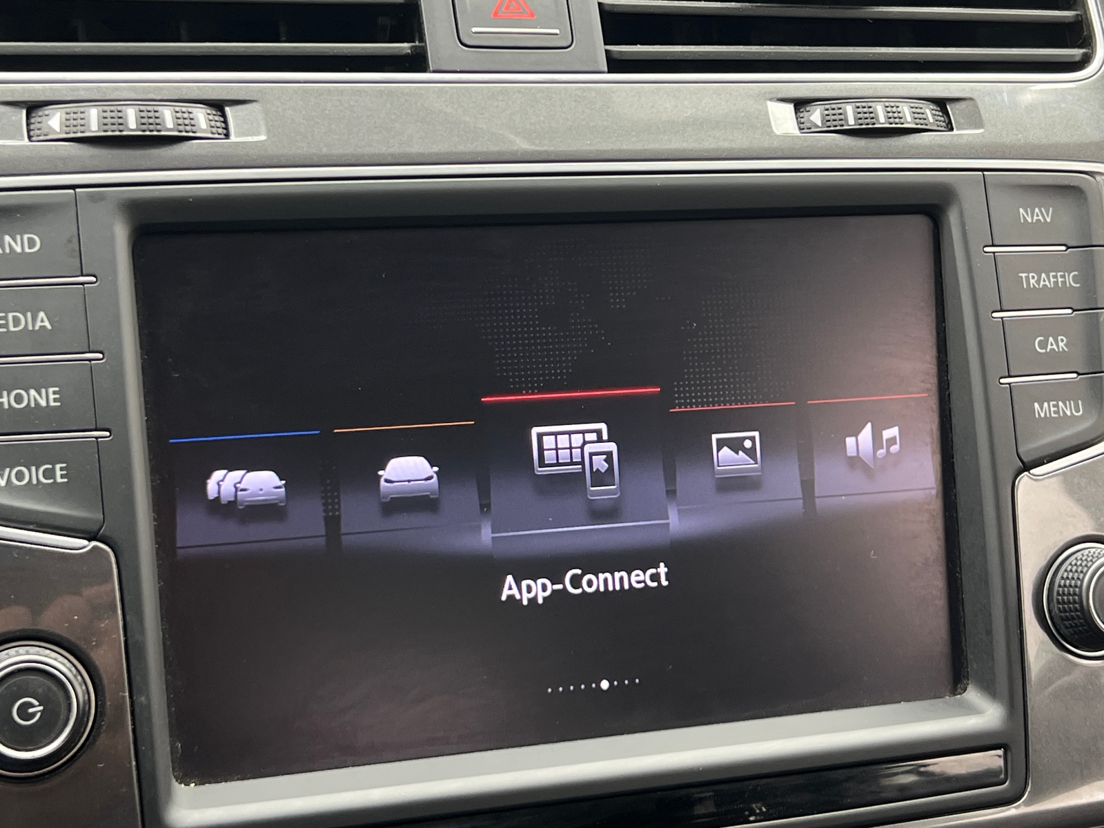 Thumbnail: 2016 Volkswagen e-Golf - 3