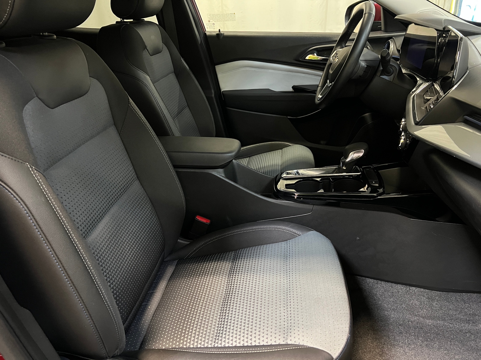 Thumbnail: 2025 Chevrolet Trax - 2