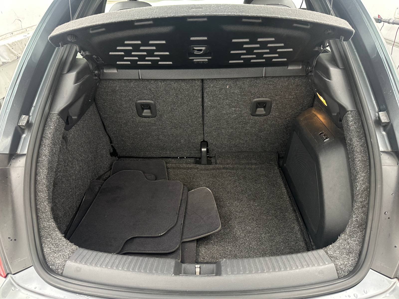 Thumbnail: 2012 Volkswagen Beetle - 7