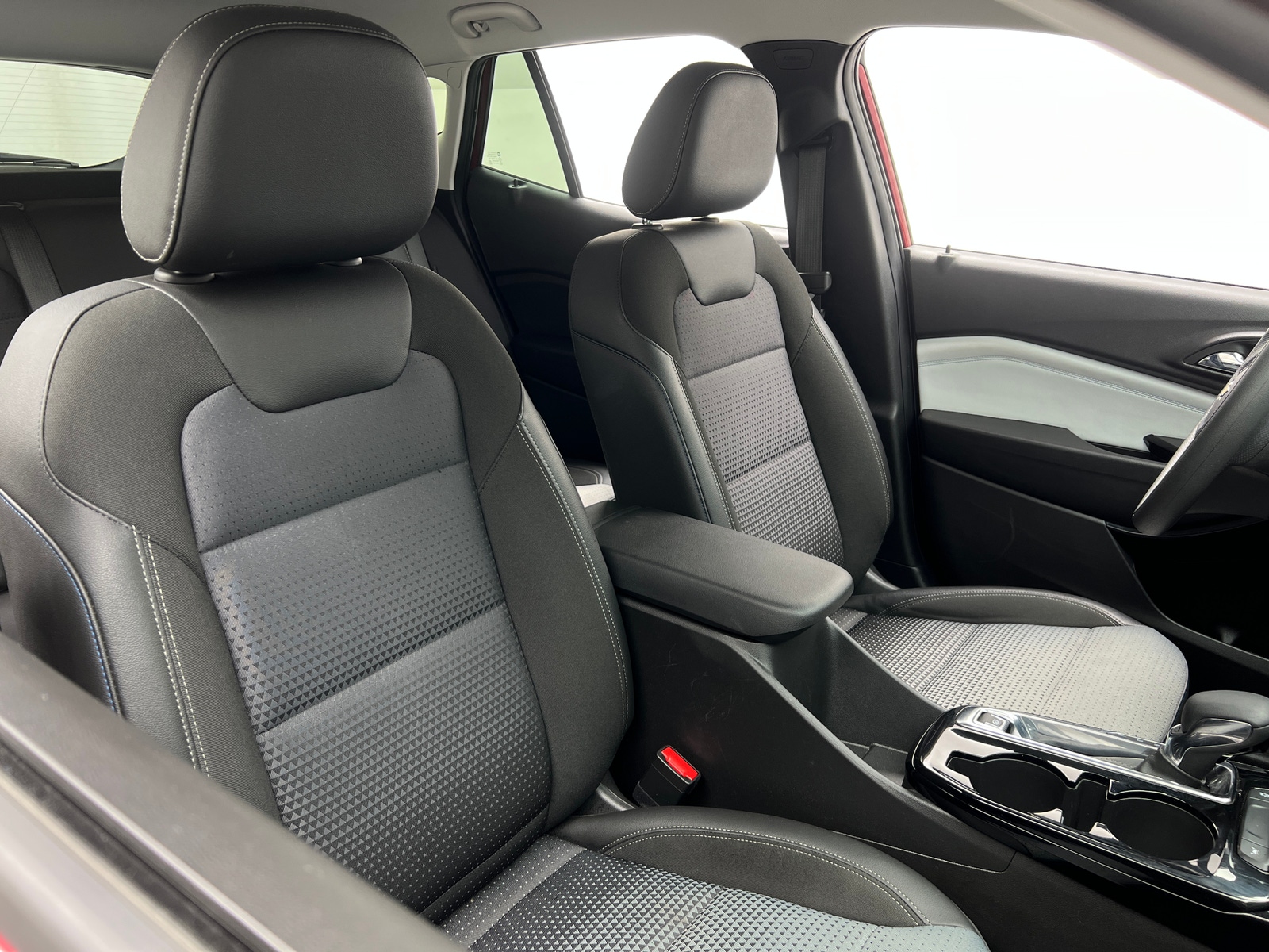 Thumbnail: 2025 Chevrolet Trax - 2