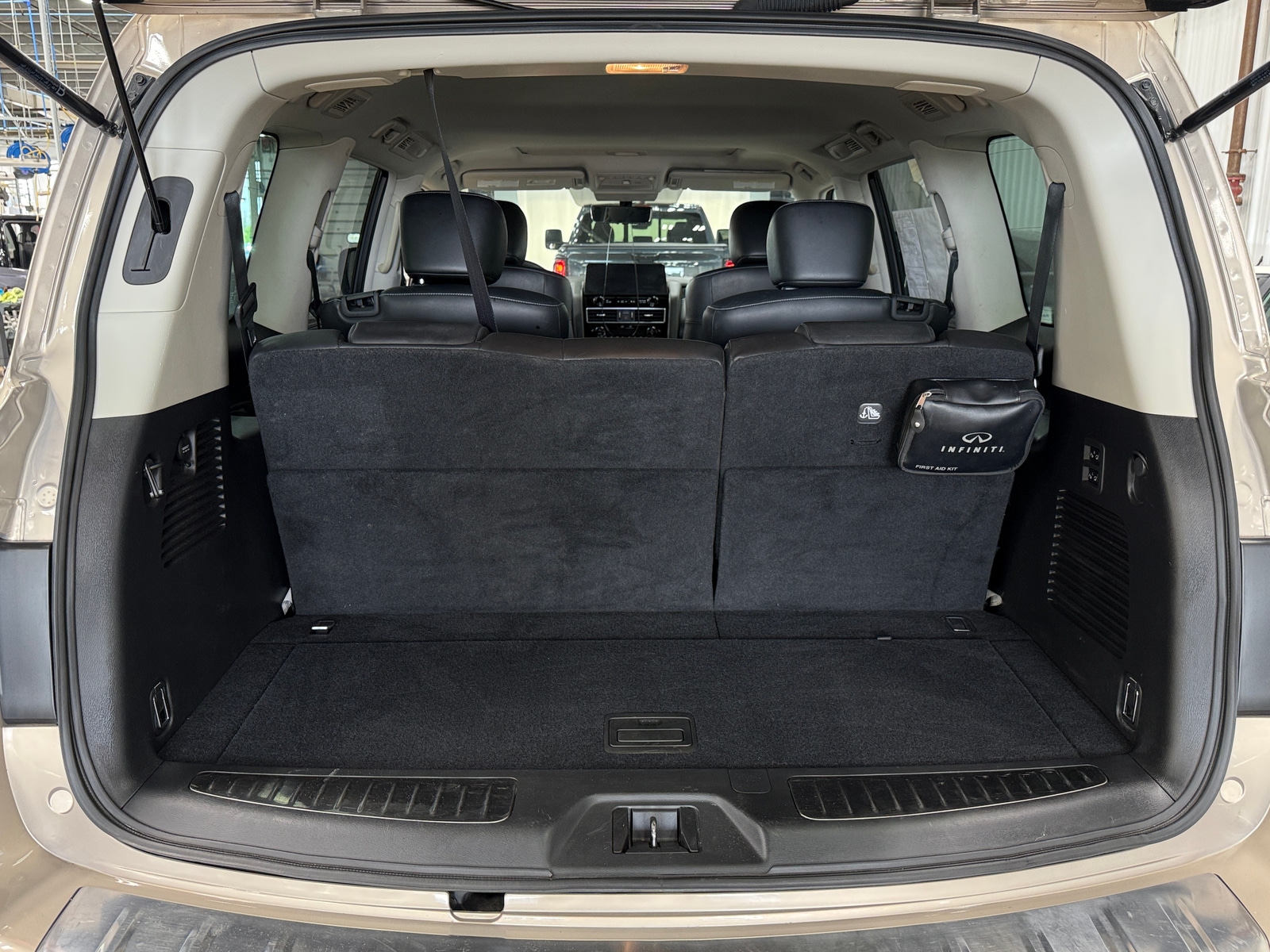 Thumbnail: 2023 INFINITI QX80 - 6