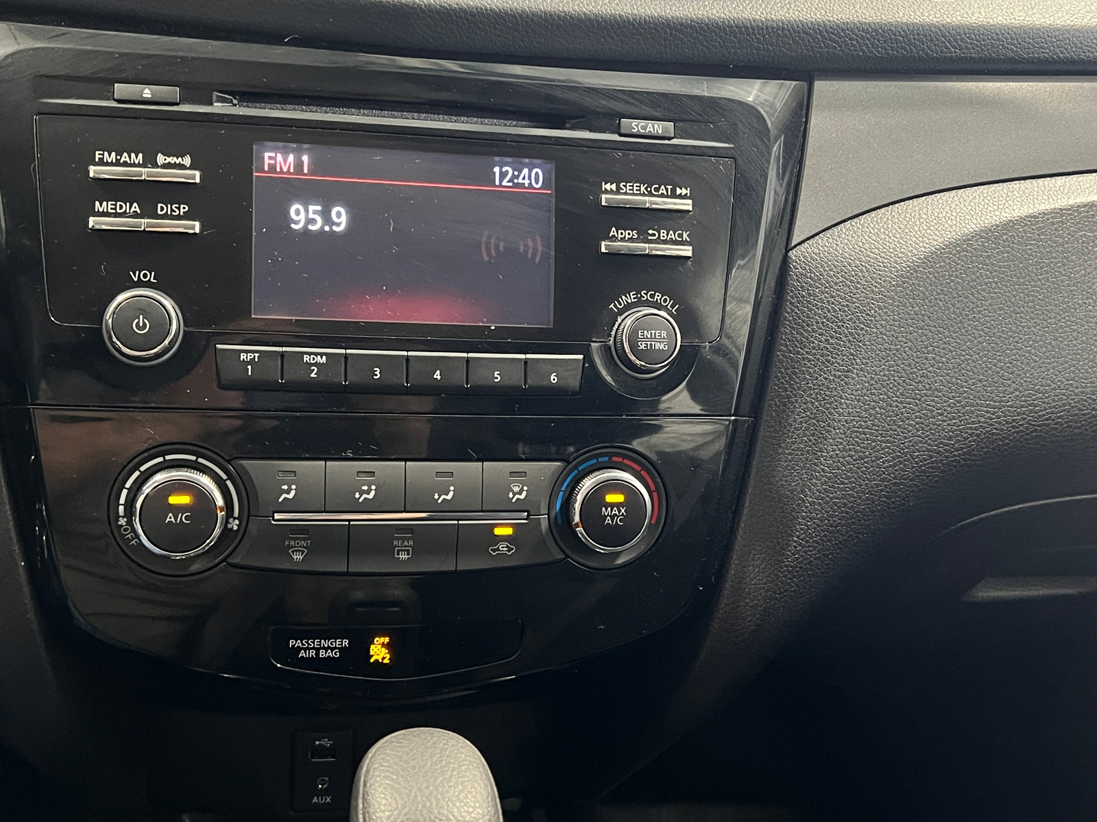 Thumbnail: 2016 Nissan Rogue - 4