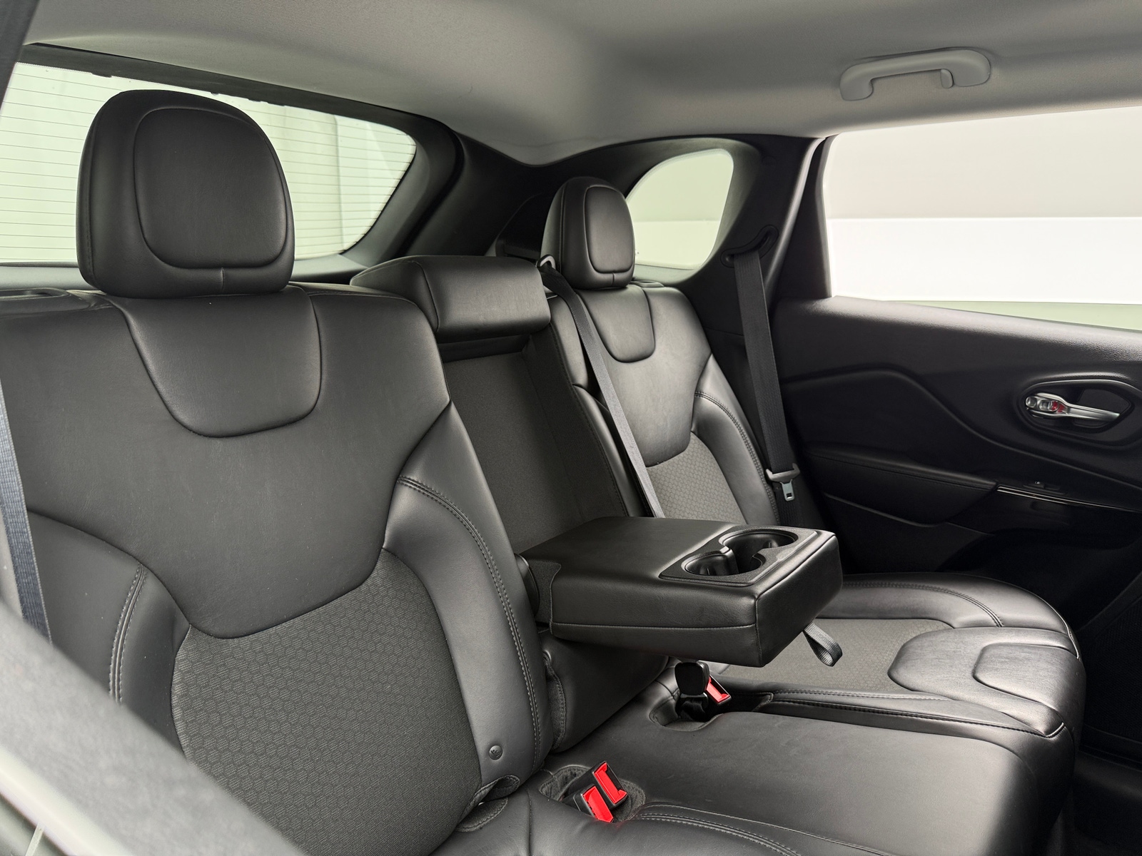 Thumbnail: 2019 Jeep Cherokee - 6