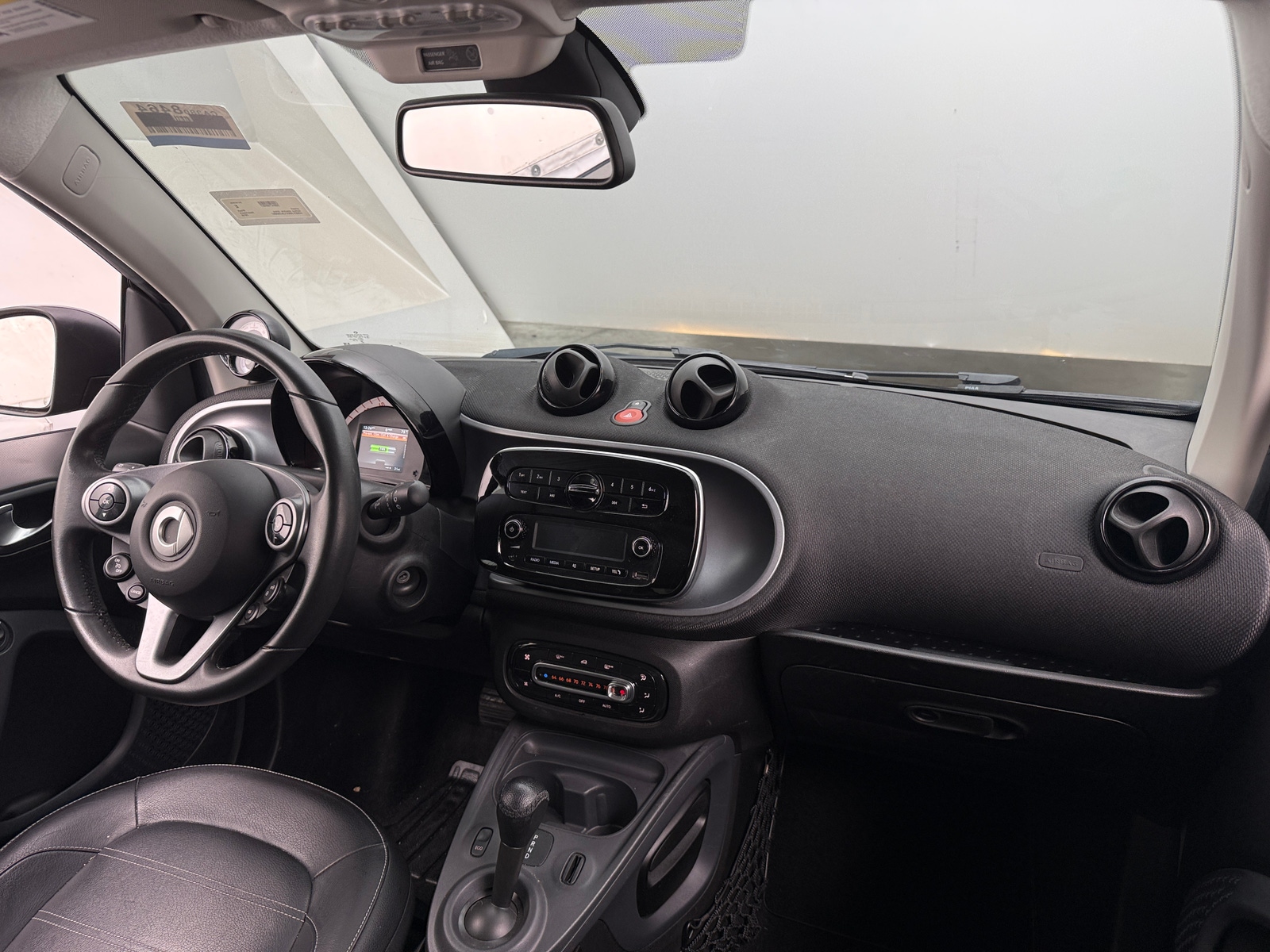 Thumbnail: 2018 smart fortwo - 2