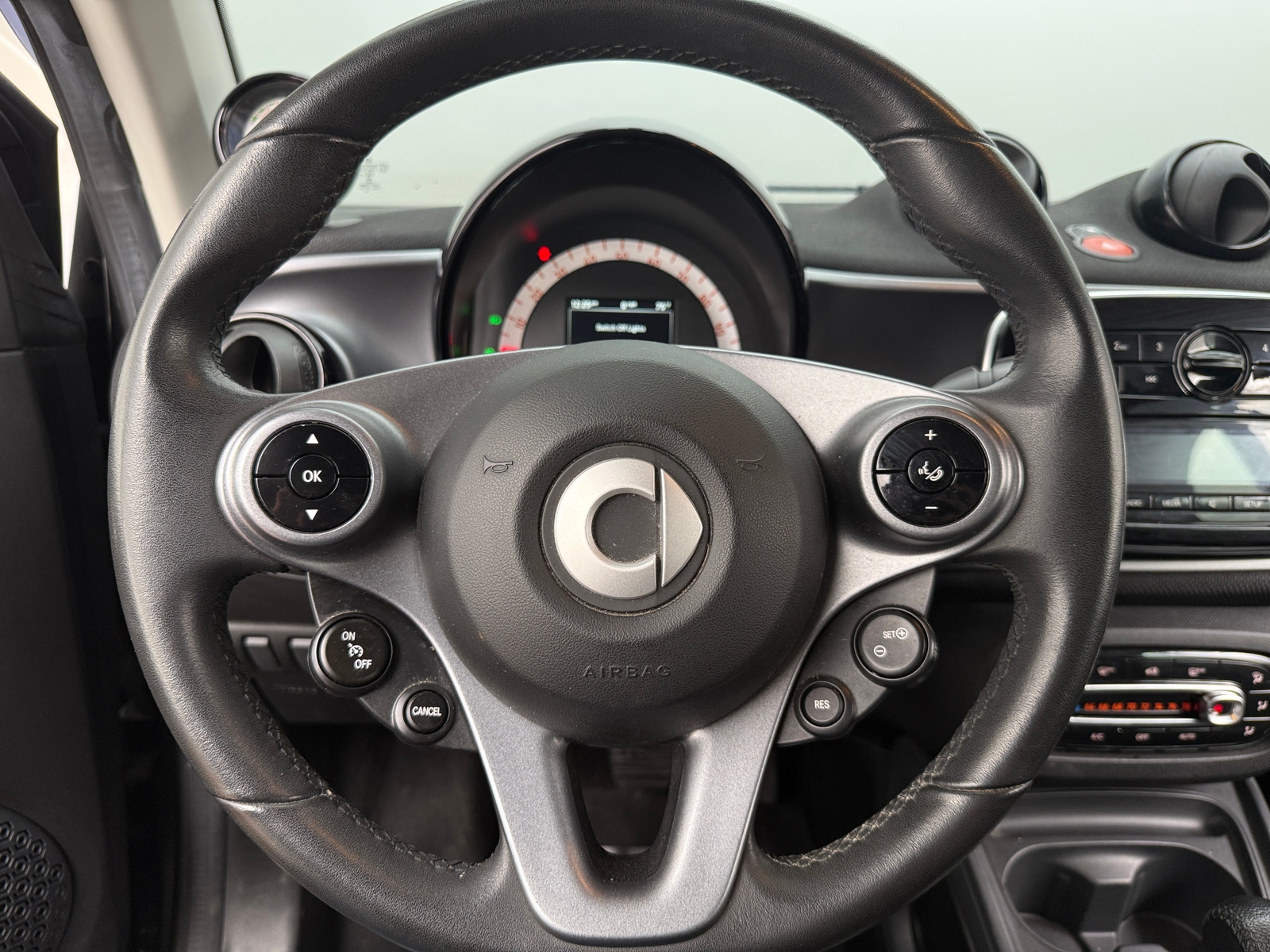 Thumbnail: 2018 smart fortwo - 4