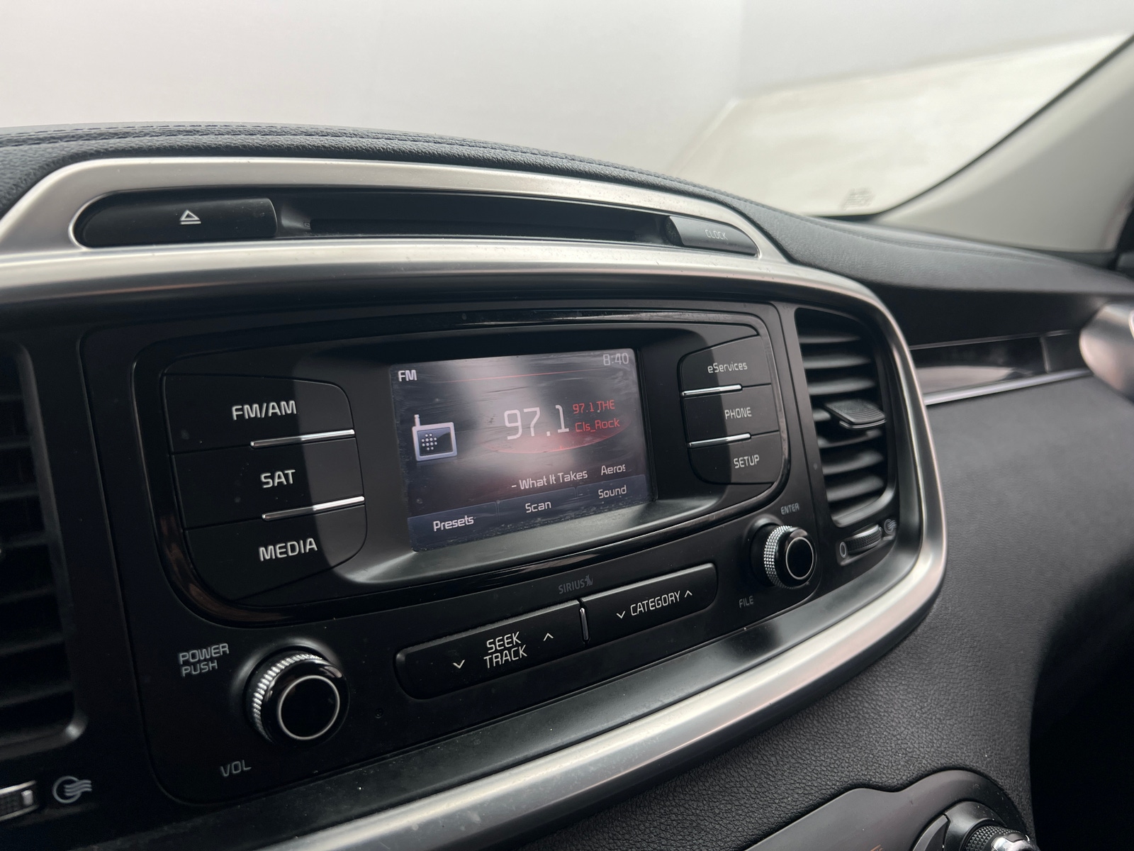 Thumbnail: 2016 Kia Sorento - 3