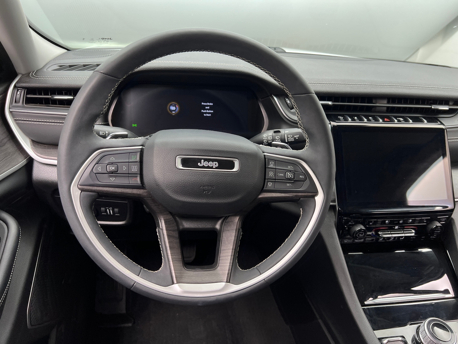Thumbnail: 2023 Jeep Grand Cherokee L - 4