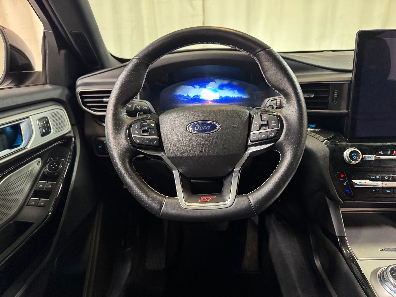 Thumbnail: 2022 Ford Explorer - 4