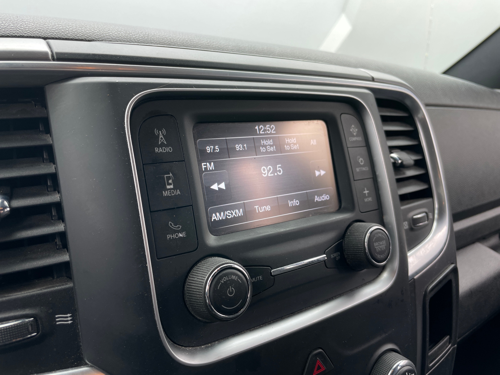 Thumbnail: 2021 RAM 1500 Classic - 4