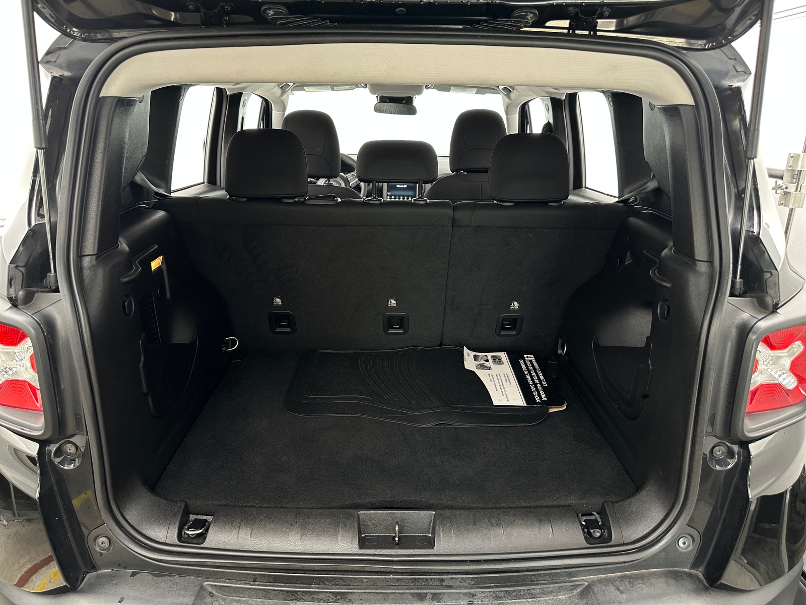 Thumbnail: 2023 Jeep Renegade - 7