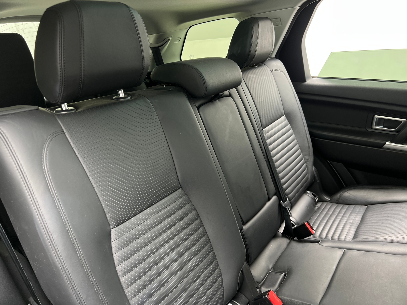 Thumbnail: 2019 Land Rover Discovery Sport - 5