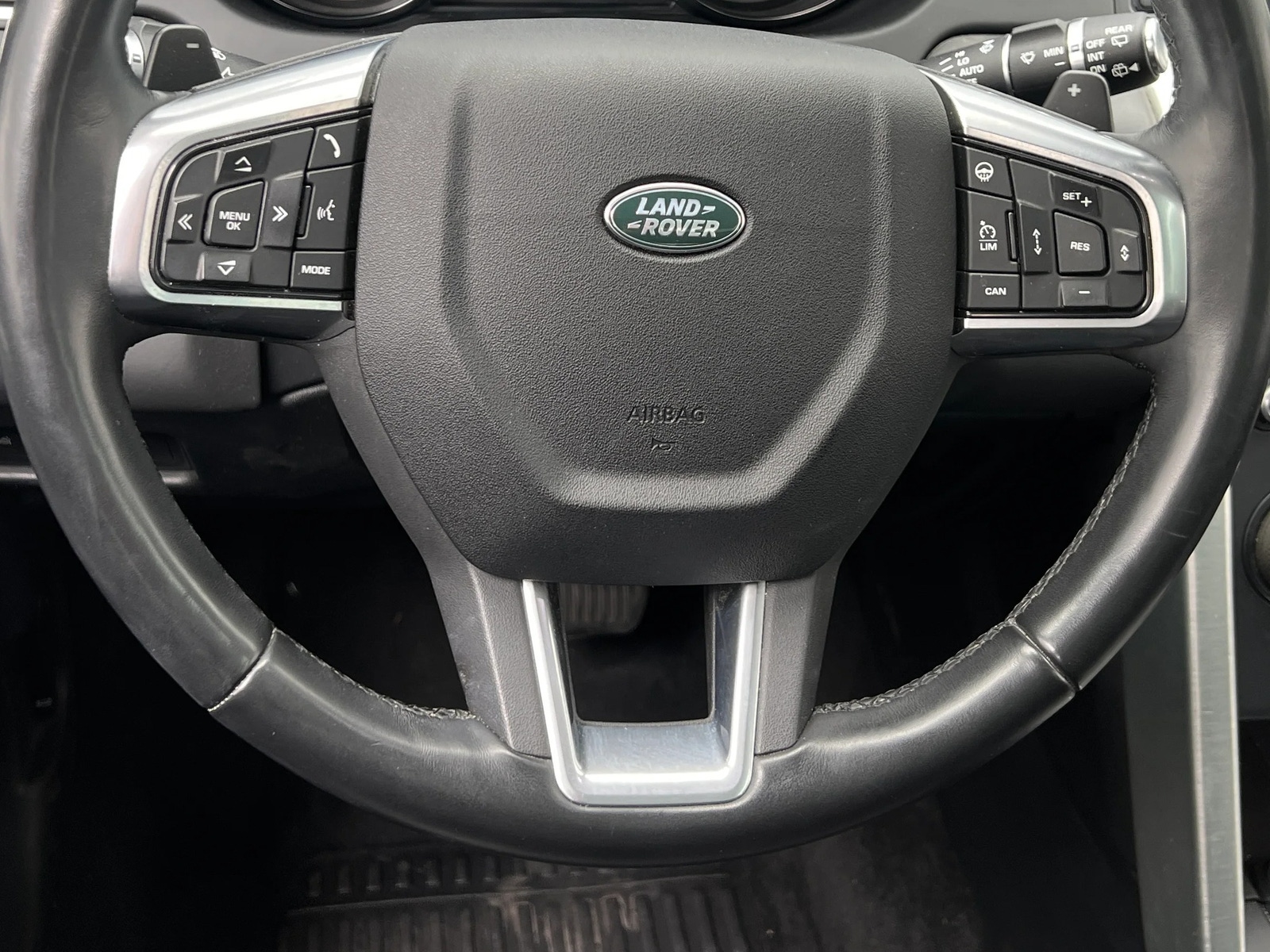Thumbnail: 2019 Land Rover Discovery Sport - 4