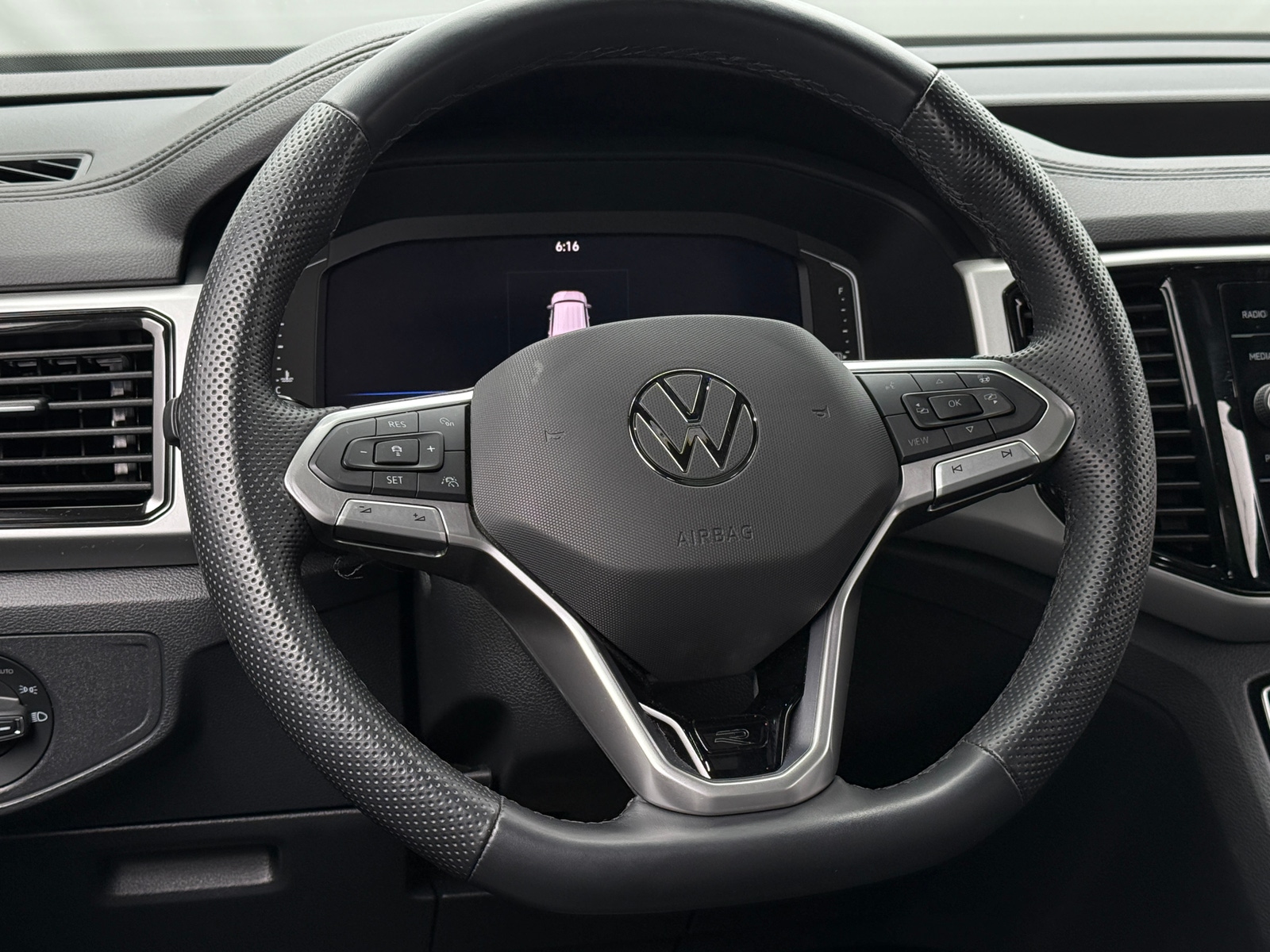 Thumbnail: 2021 Volkswagen Atlas - 4