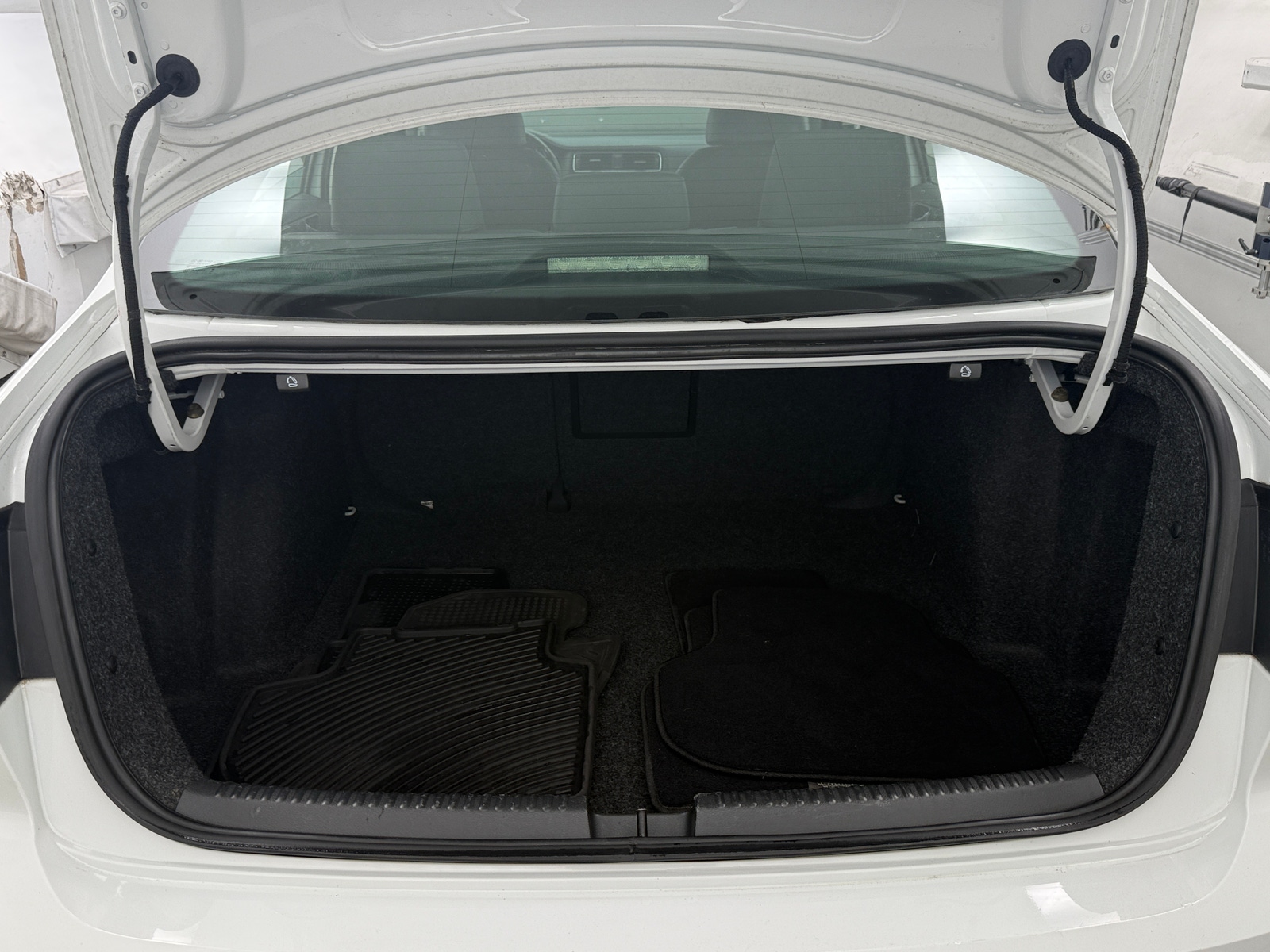 Thumbnail: 2017 Volkswagen Jetta - 6