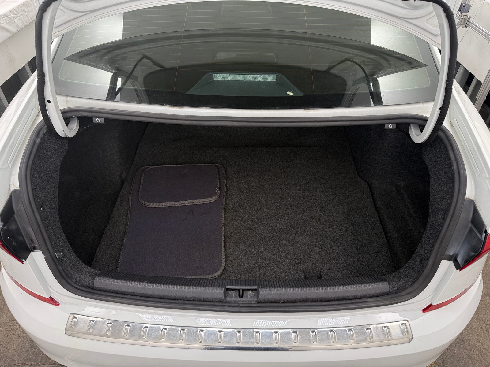 Thumbnail: 2022 Volkswagen Passat - 6