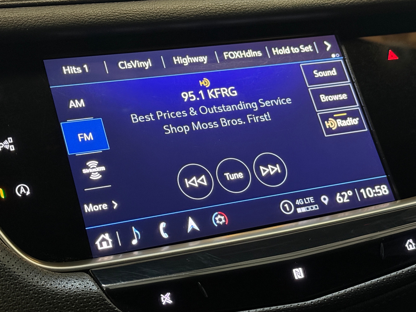 Thumbnail: 2021 Cadillac XT5 - 3