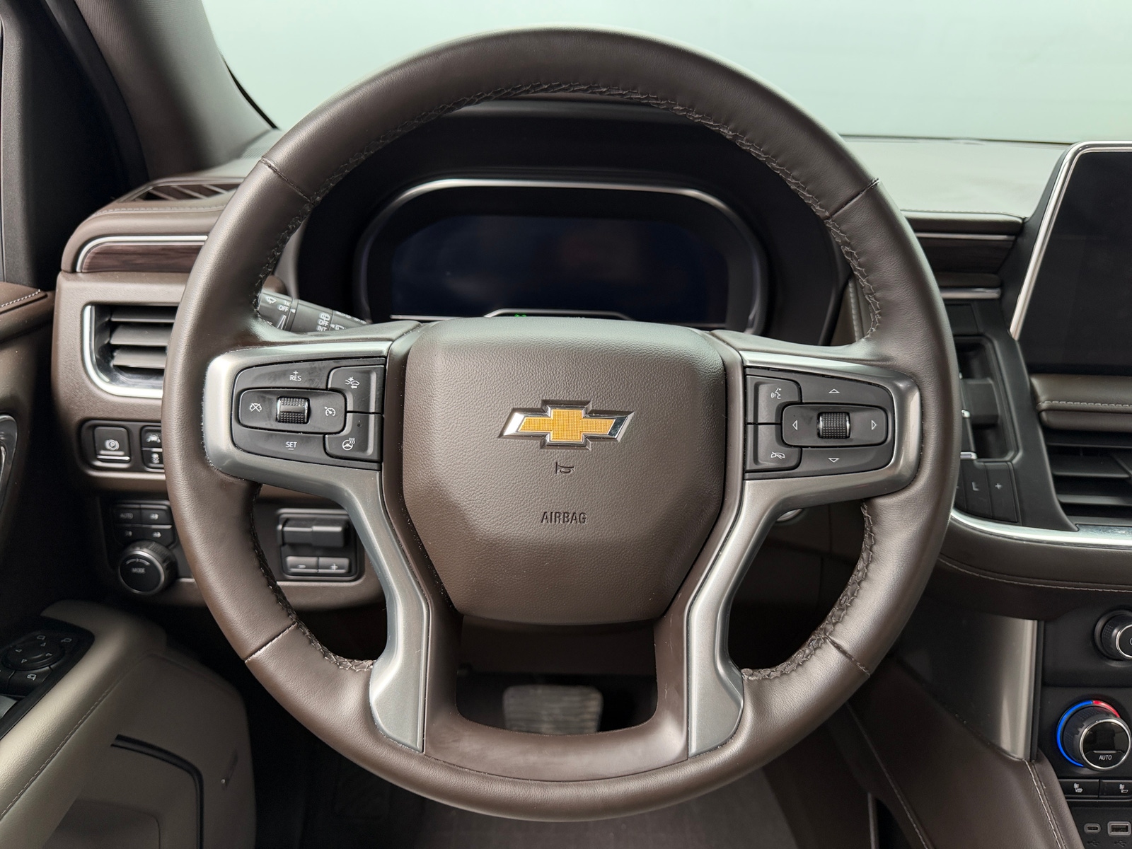 Thumbnail: 2023 Chevrolet Suburban - 4