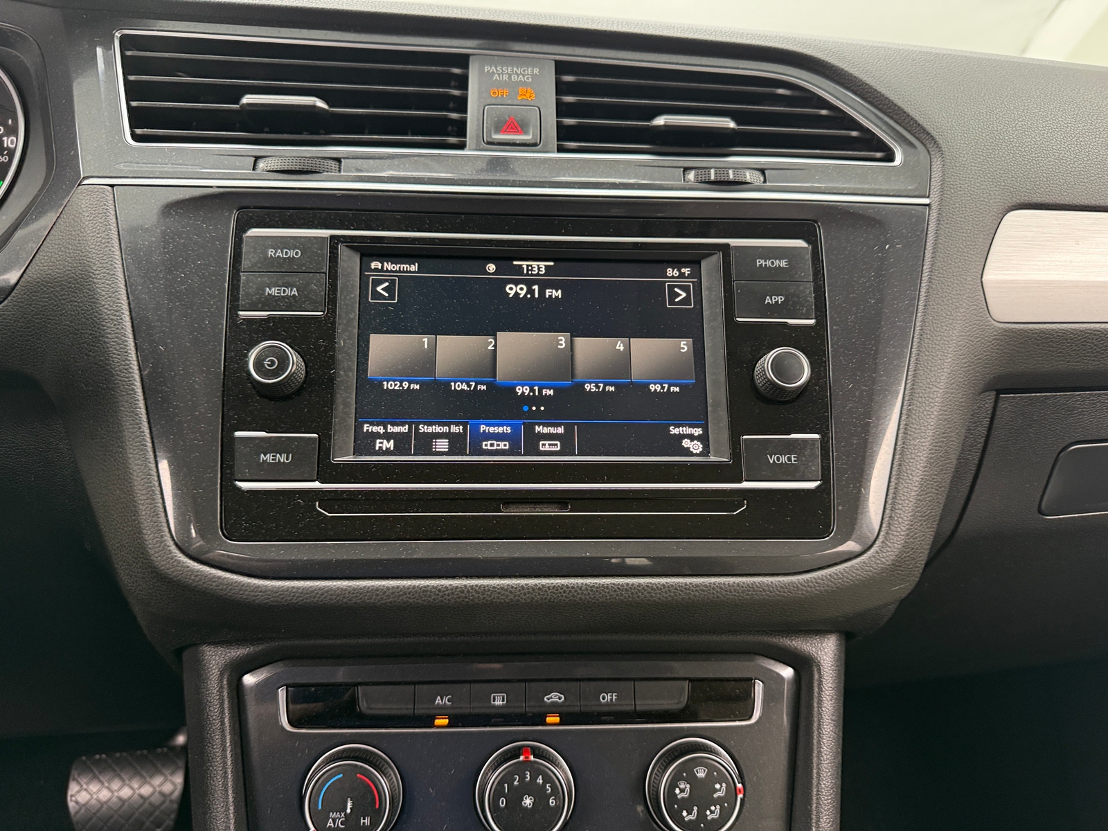 Thumbnail: 2021 Volkswagen Tiguan - 4