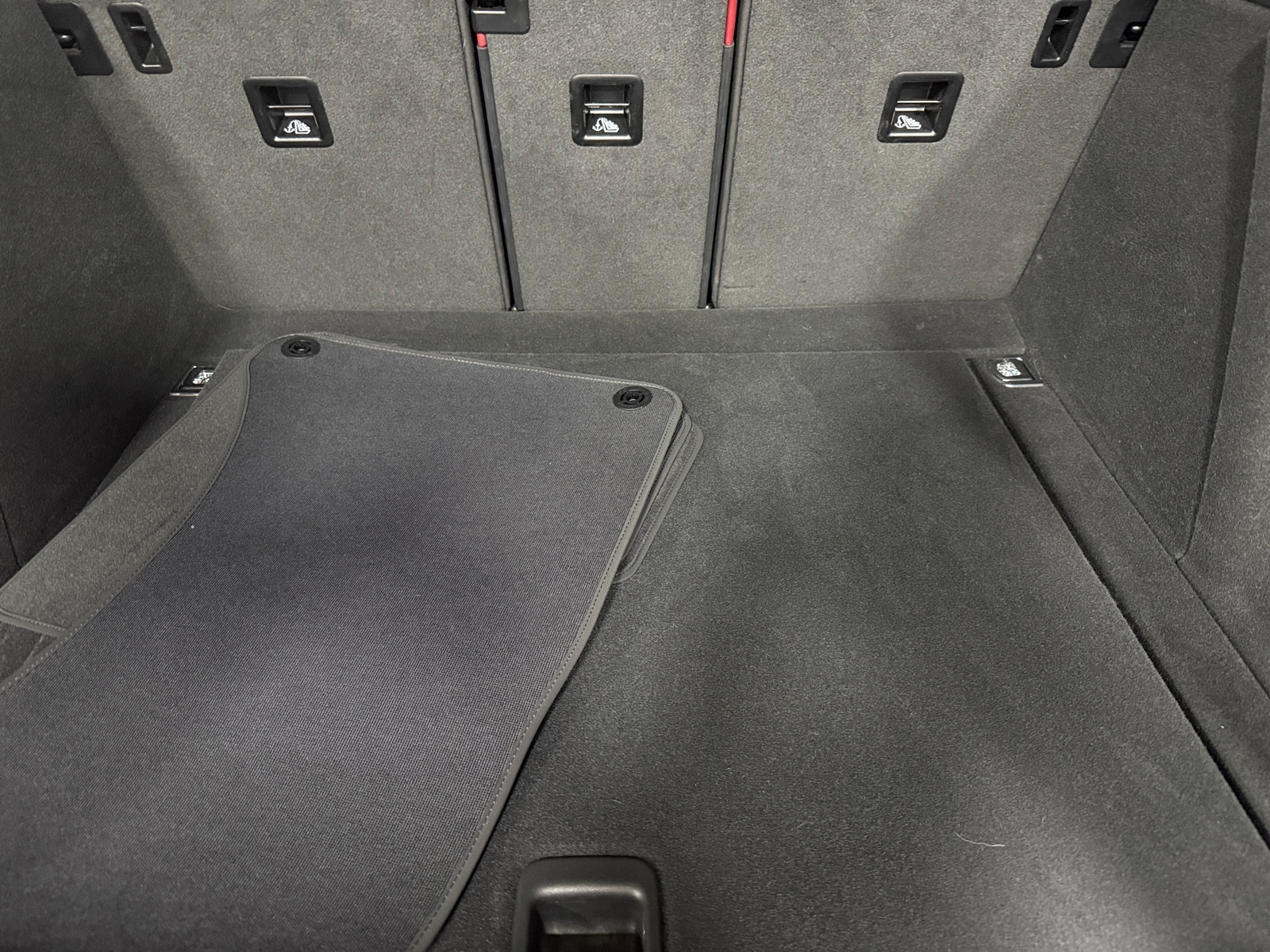 Thumbnail: 2024 Porsche Macan - 6