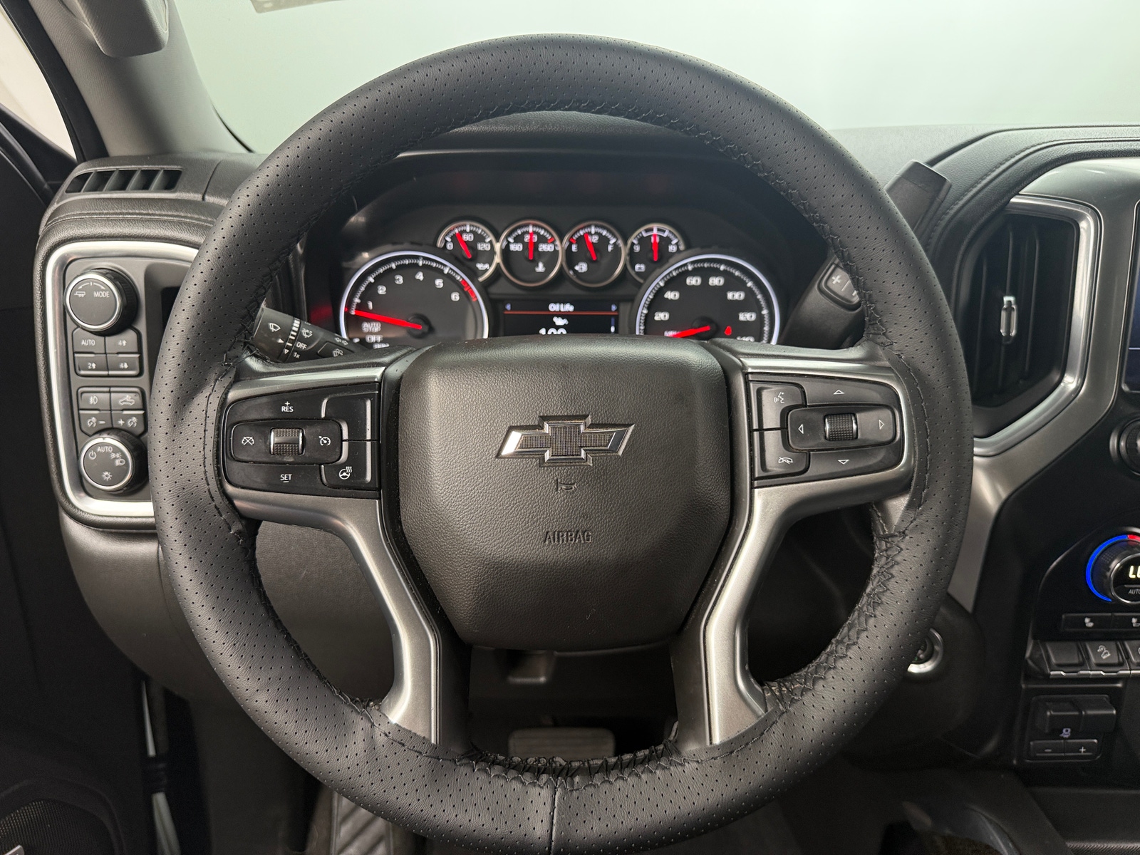 Thumbnail: 2020 Chevrolet Silverado 1500 - 5