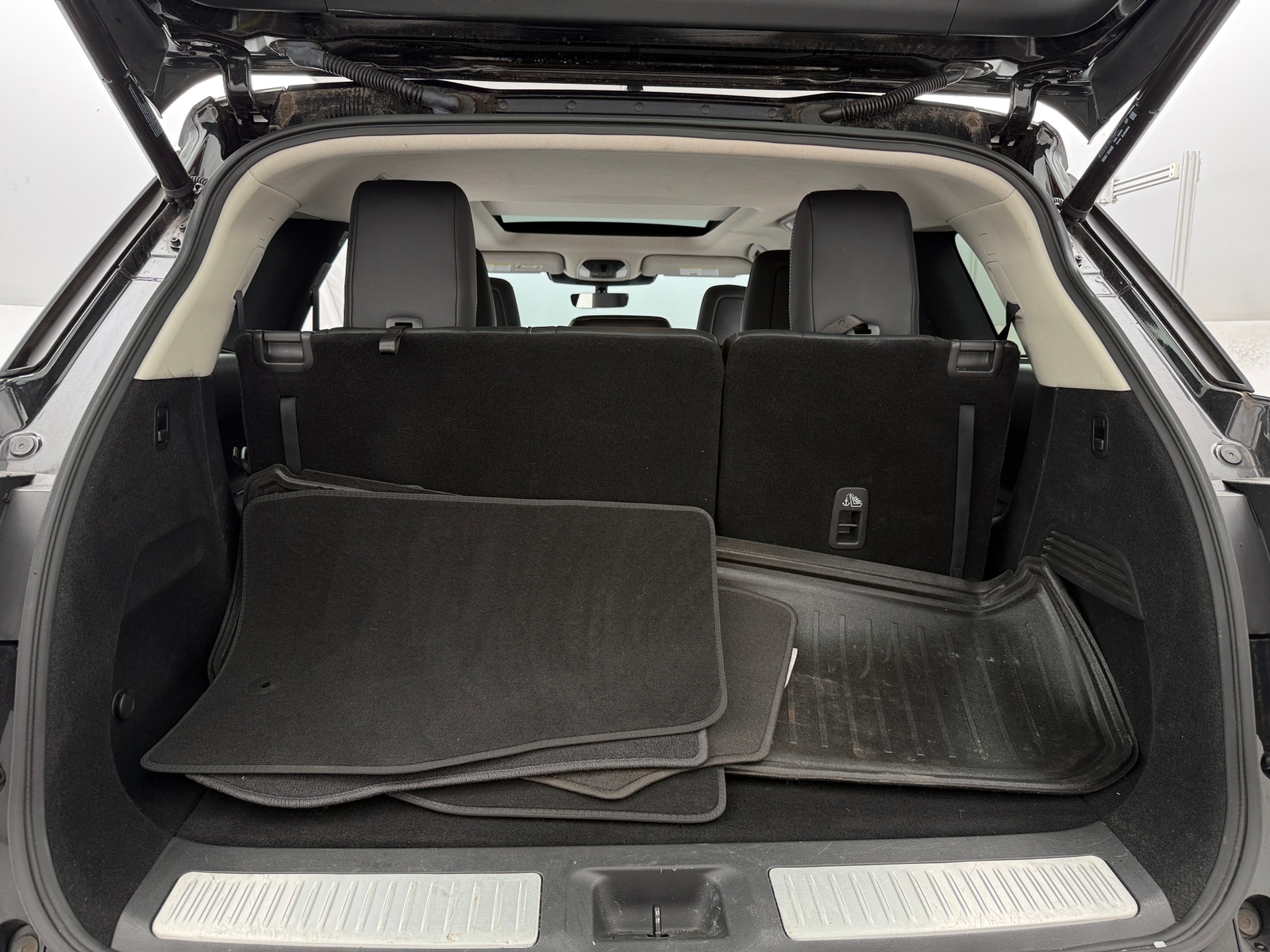 Thumbnail: 2023 INFINITI QX60 - 6