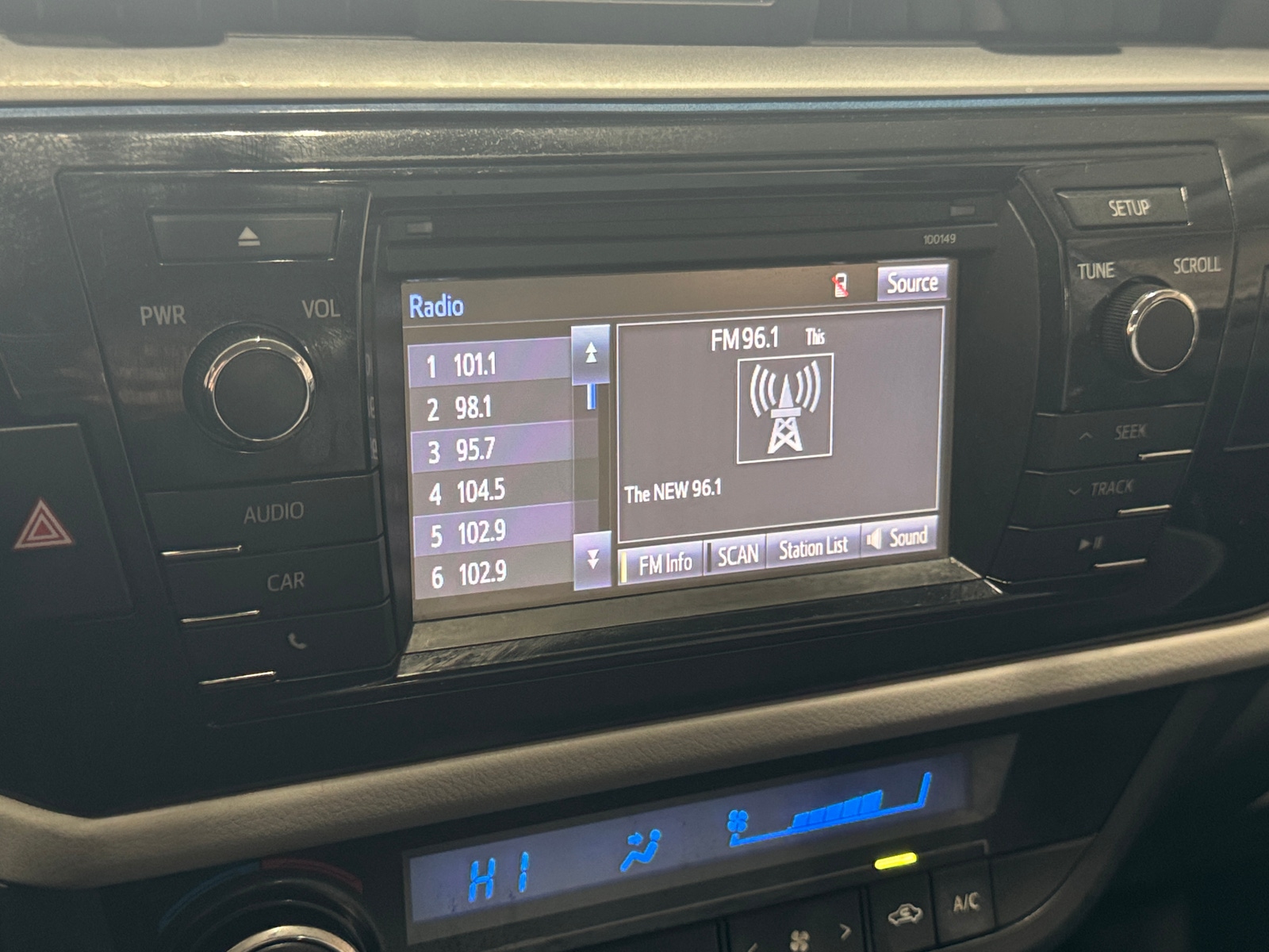 Thumbnail: 2015 Toyota Corolla - 4