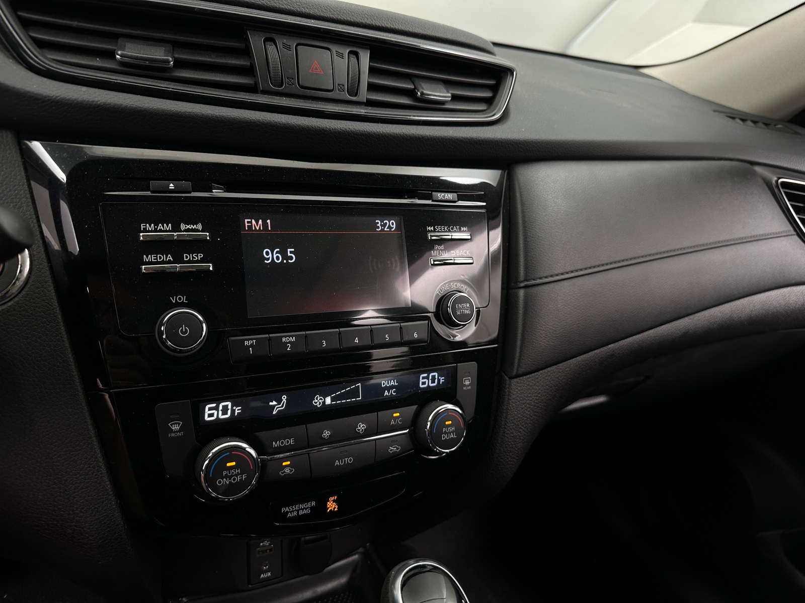 Thumbnail: 2017 Nissan Rogue - 4