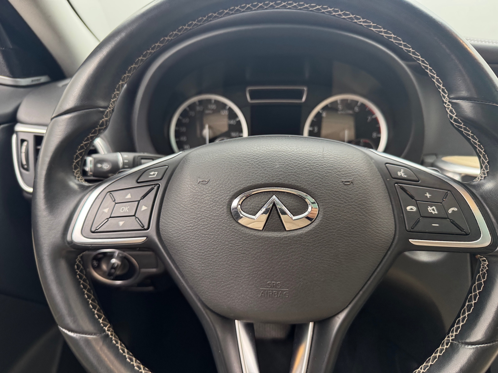 Thumbnail: 2017 INFINITI QX30 - 4