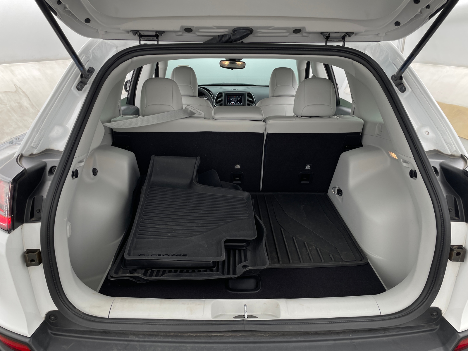 Thumbnail: 2021 Jeep Cherokee - 6