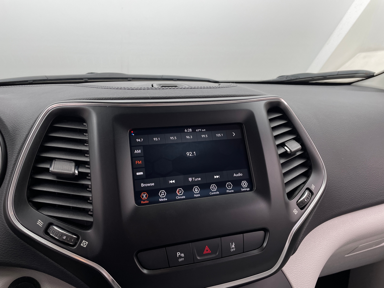 Thumbnail: 2021 Jeep Cherokee - 3