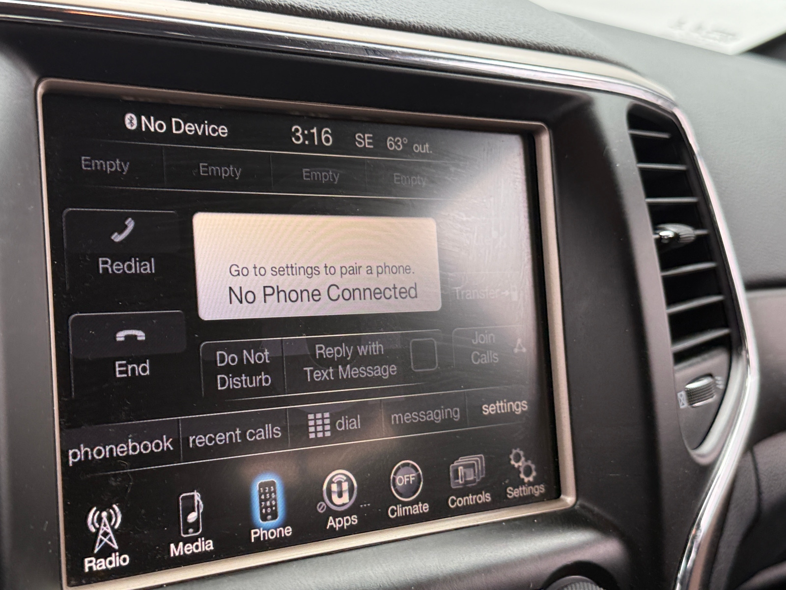 Thumbnail: 2016 Jeep Grand Cherokee - 4