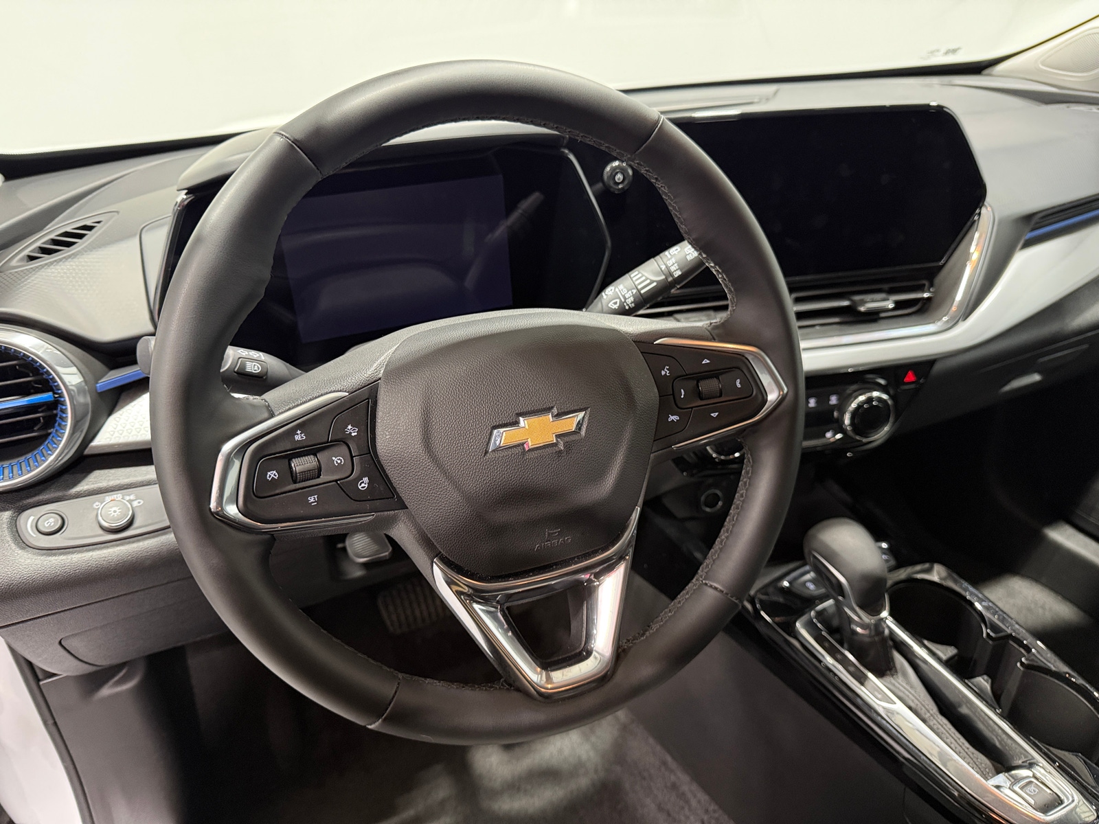 Thumbnail: 2025 Chevrolet Trax - 5