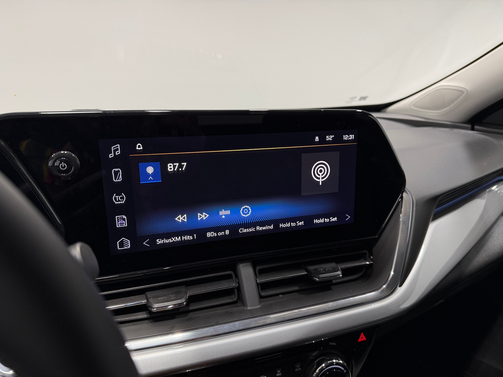 Thumbnail: 2025 Chevrolet Trax - 4